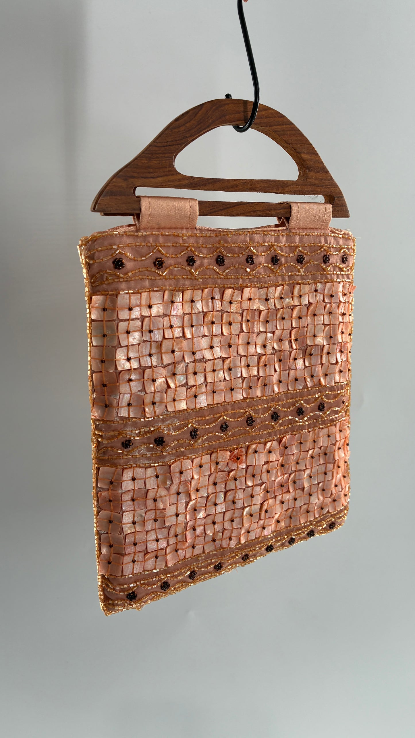 Vintage Pink Seashell Beaded Long Bag with Wooden Handle