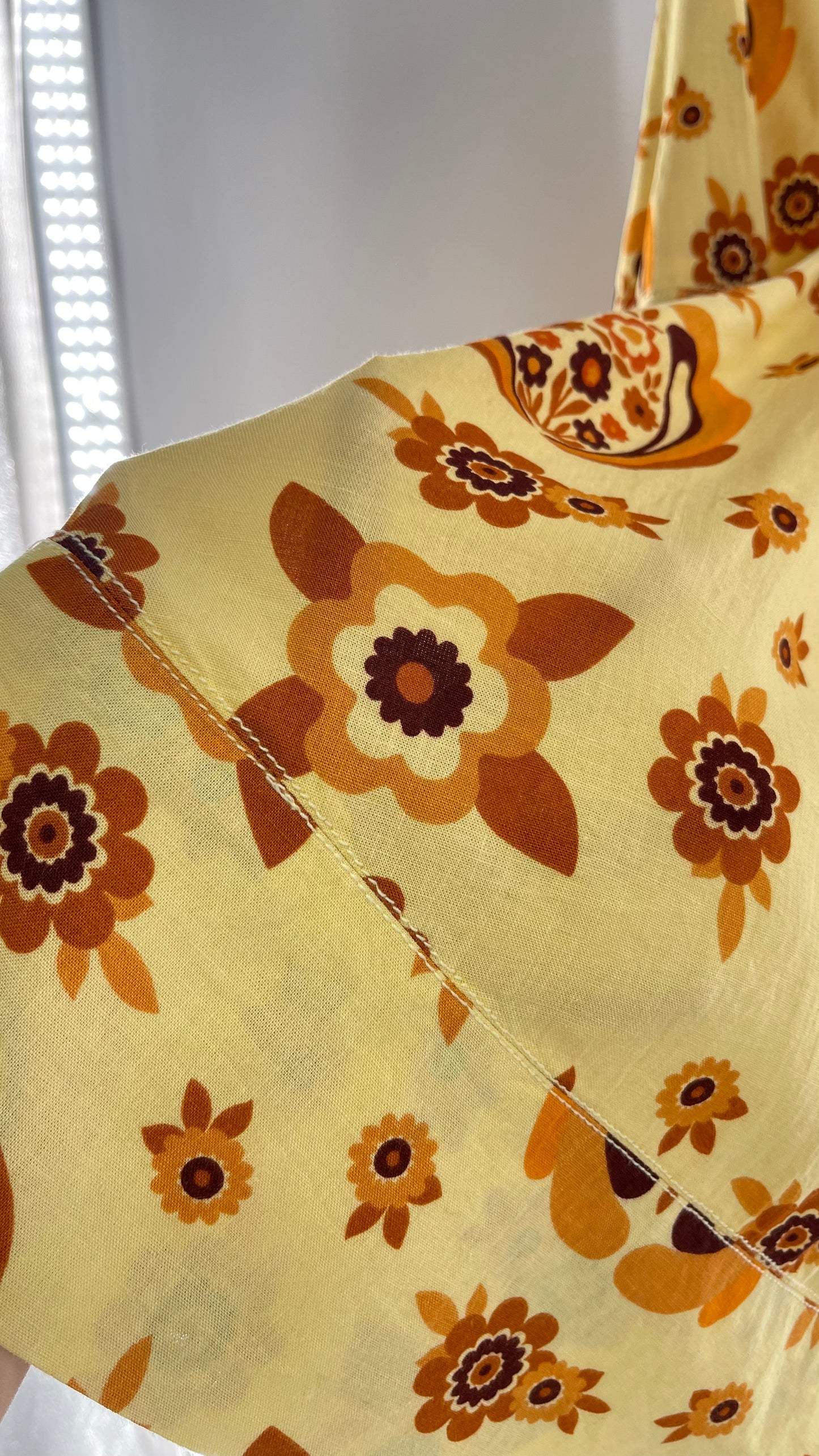 Urban Outfitters 1970s Puff Sleeve Retro Printed Babydoll Mini (Small)
