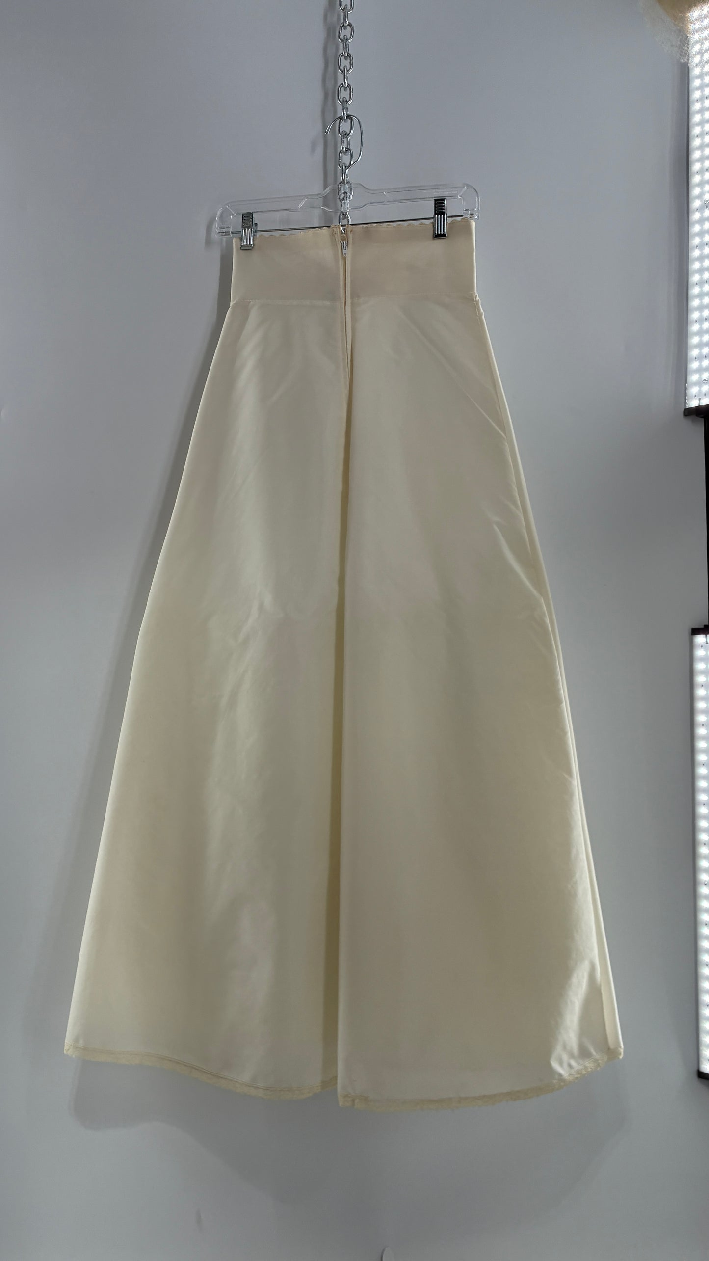 Vintage 1960s Off White Crinoline Style Skirt with Layers of Tulle (Small)