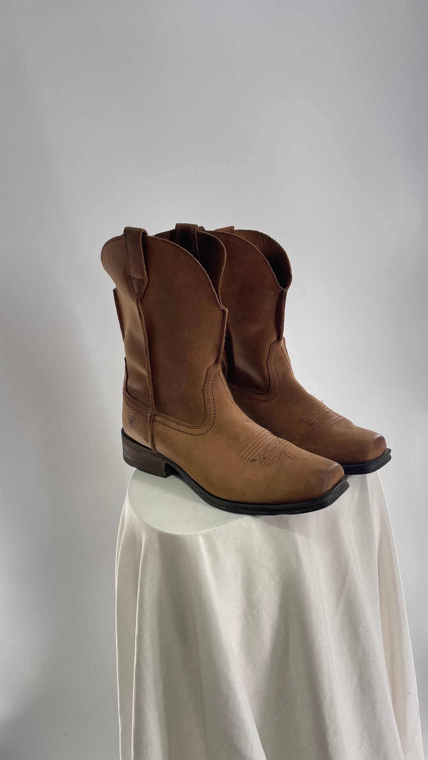 ARIAT Light Brown Square Toe Thick Leather Cowboy Boots (9.5)