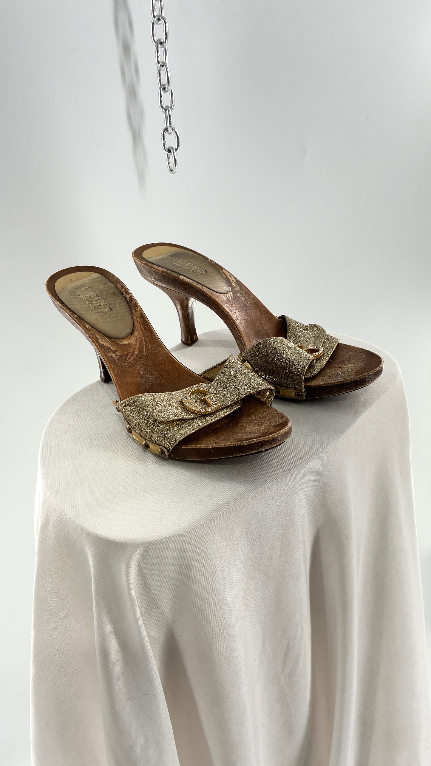 Vintage GUESS Kitten Heels with Gold Glitter Strap and Metal “G” Emblem (7)