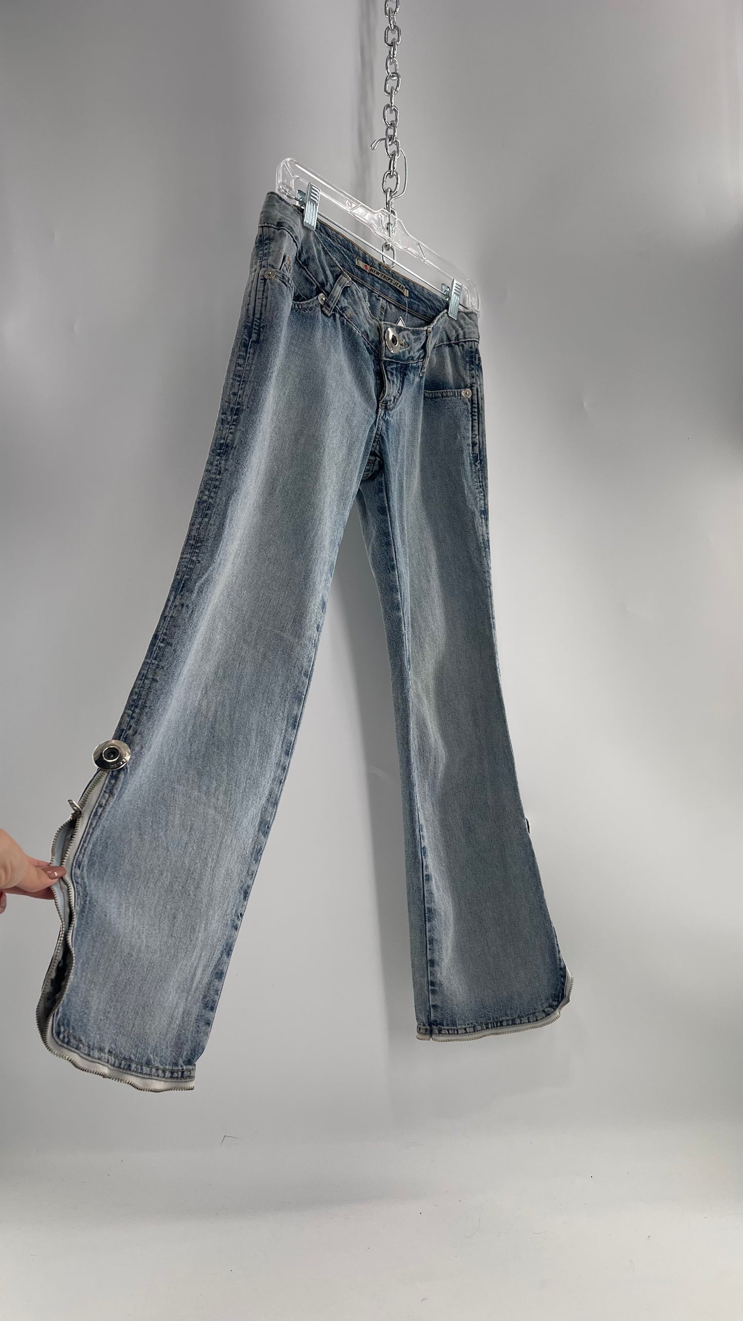 Vintage New Trips Light Wash Kick Flare Jeans with Zipper Hem Detail, V Waistline and Oversized Metal Buttons (40)