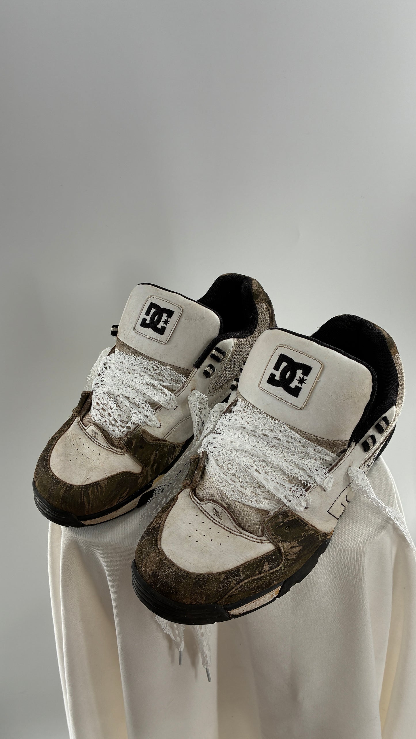 Vintage DC Distressed Camo Men’s Sneakers with Lace Trim Laces (12)
