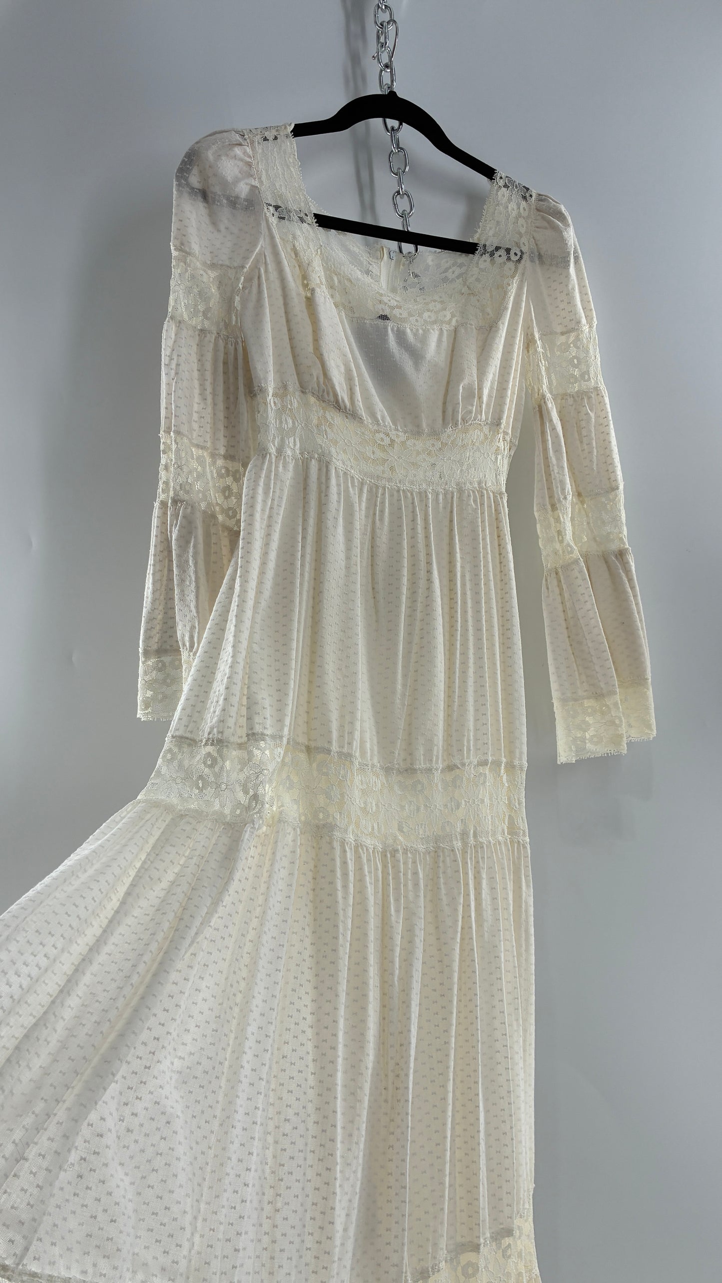 Vintage 1970s Off White Handmade Bell Sleeve Possible Wedding Gown (XS/Small)