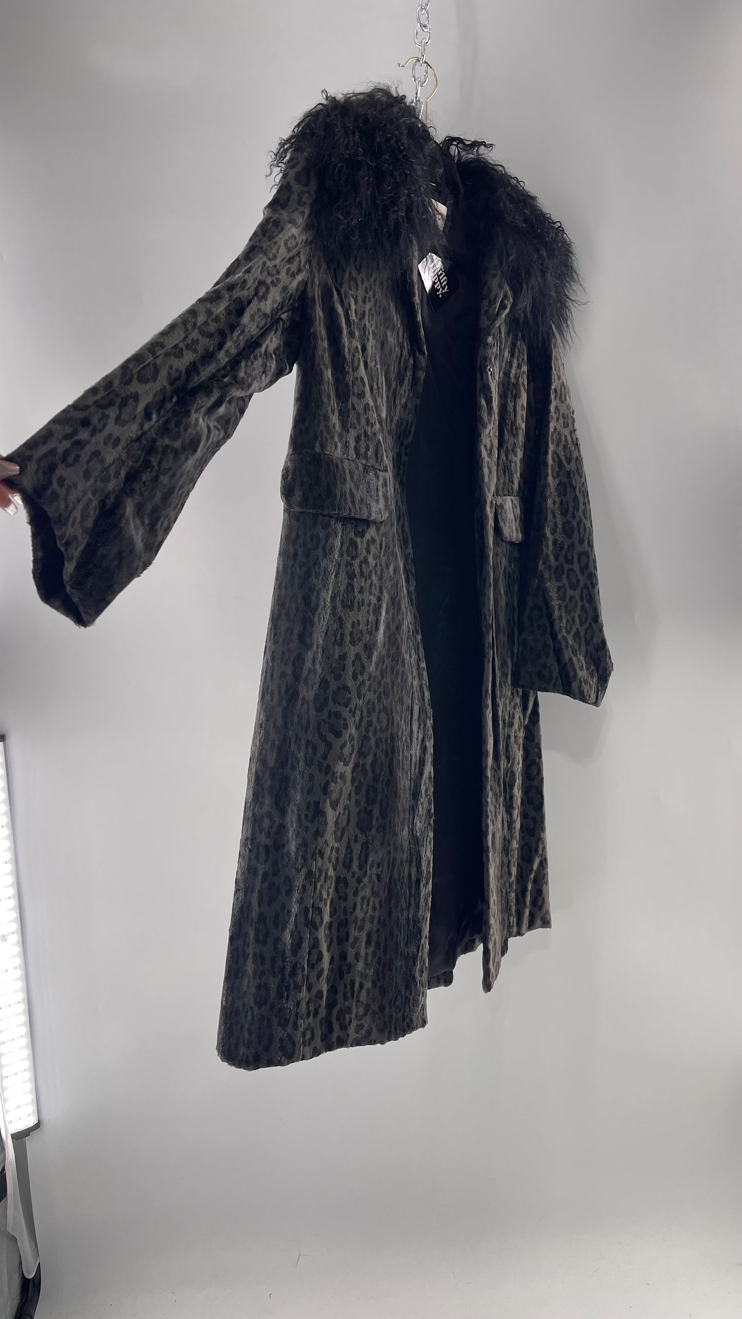 Vintage Romanian RAMOSTEPH Black/Gray Leopard Print Coat with Mongolian Fur Collar (Medium)