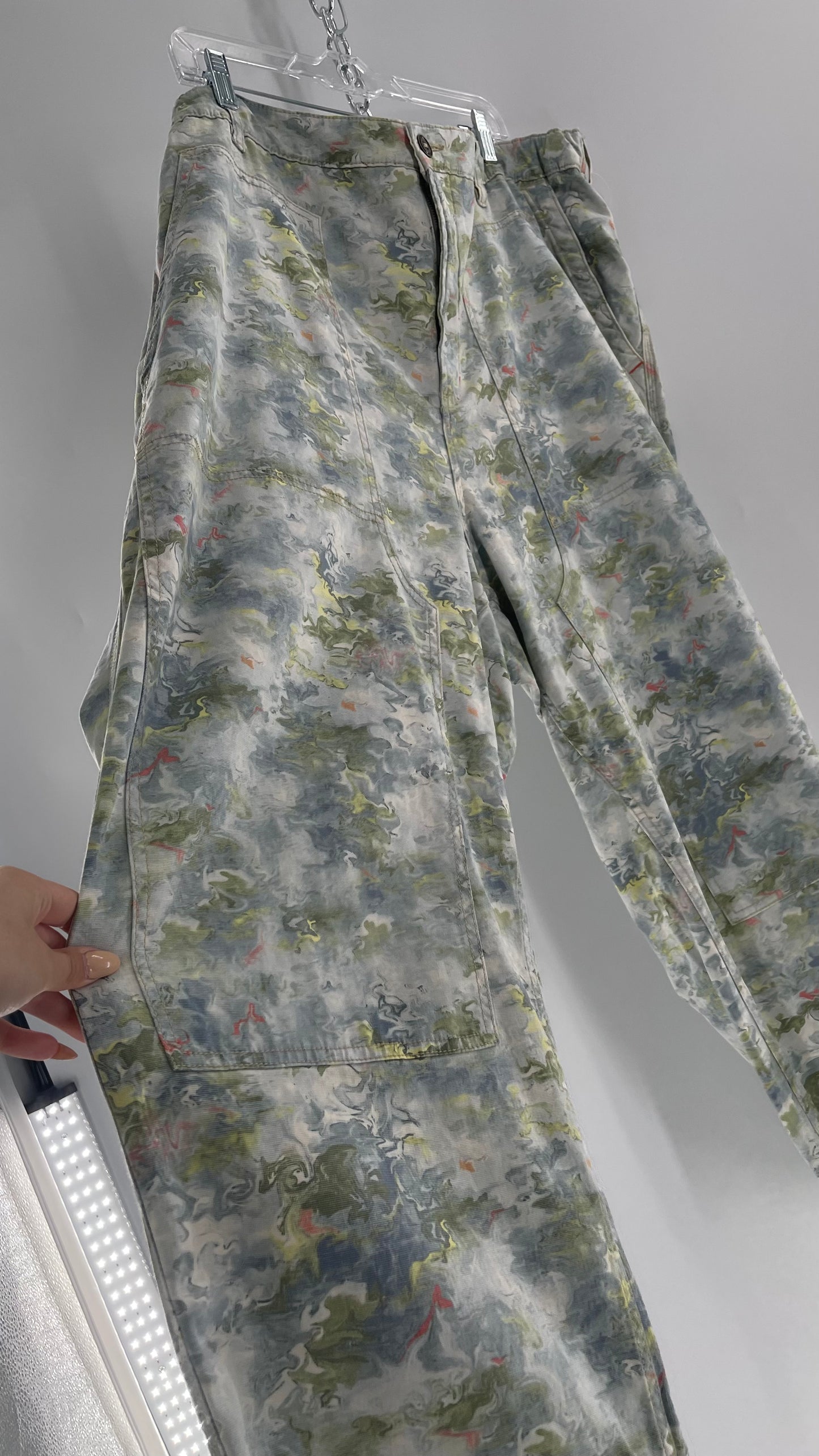 Pilcro Anthropologie Lilly Pad Pond Painted Water Color Cargos (26W)