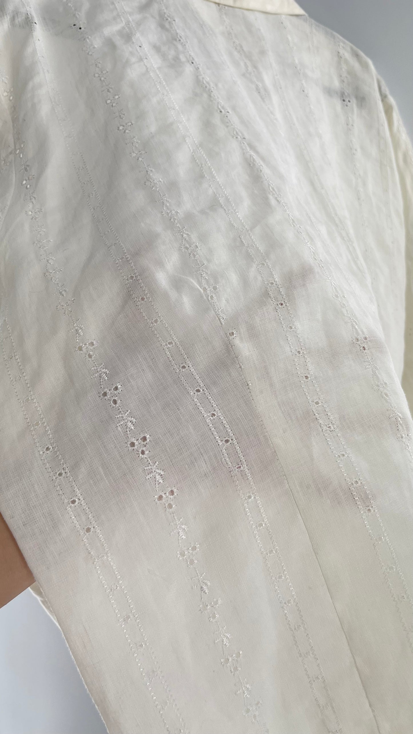 Sarah Spencer Off White 100% Embroidered Linen Blouse with Tags Attached (3X)