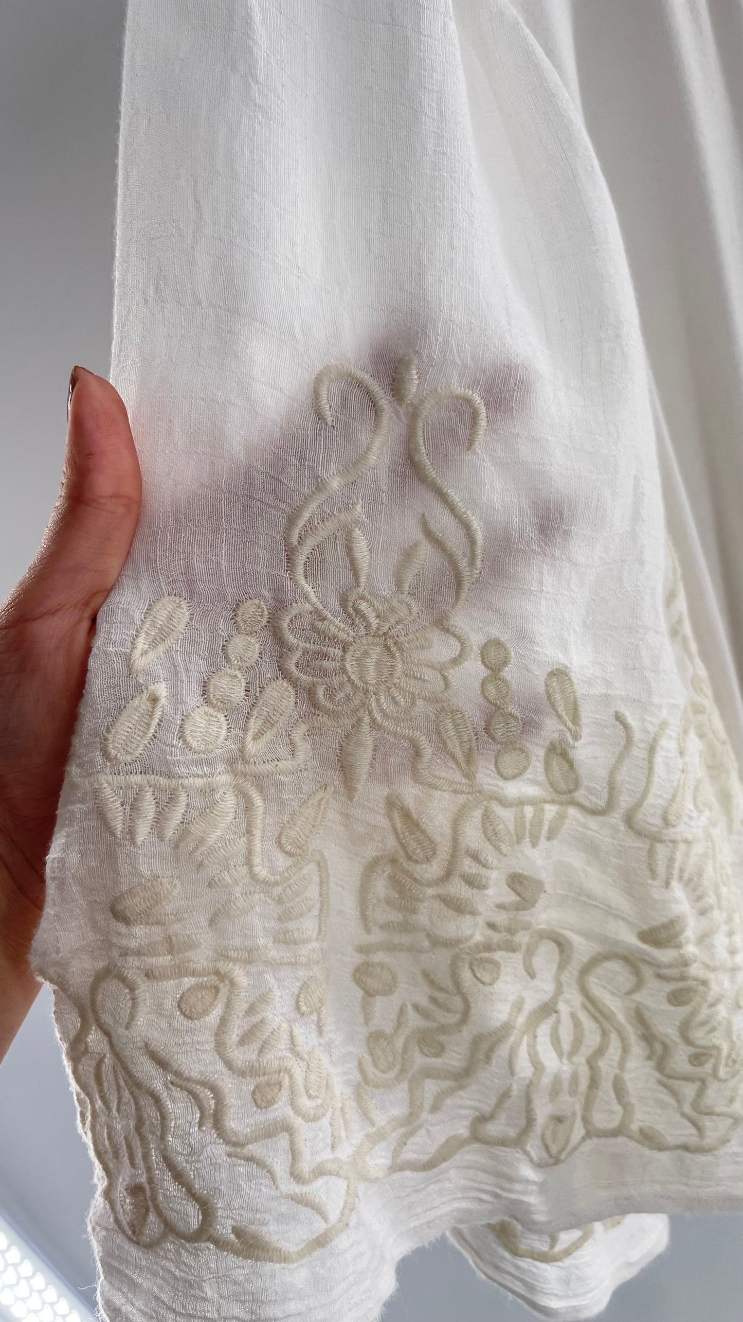 Anthropologie Eri + Ali White Embroidered Bat Wing Blouse (Medium)