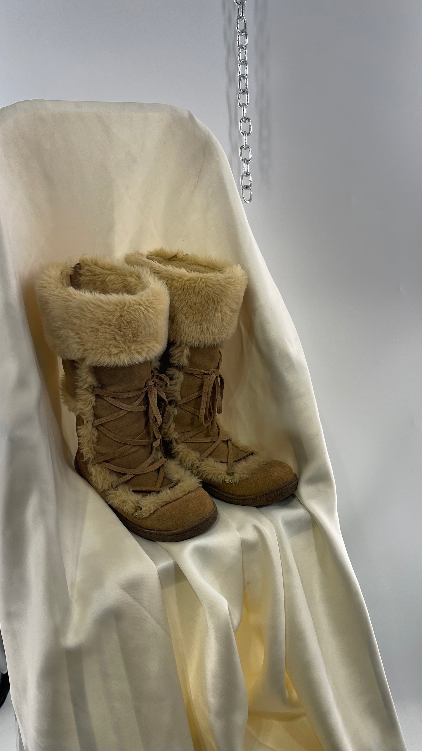 Vintage GAP Tan Suede Leather Eskimo Tie Up Boot with Faux Fur Trim Piping (5)