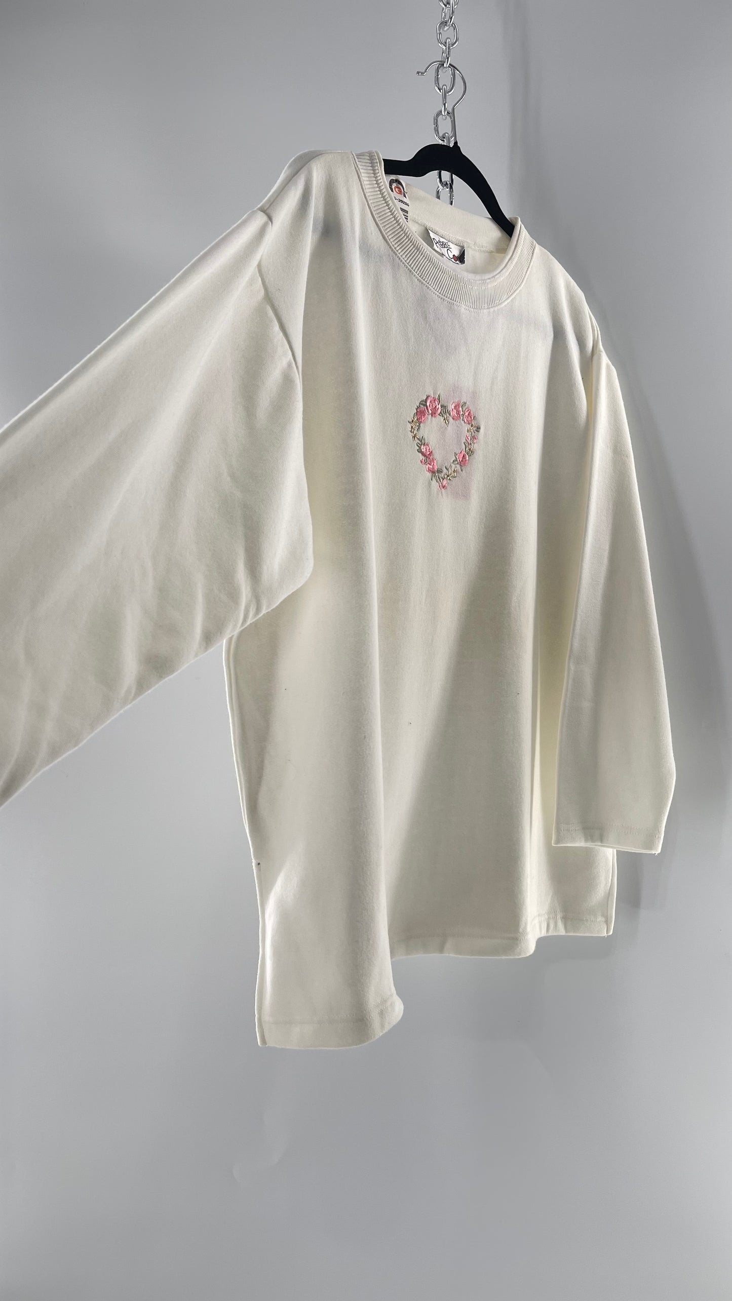 Deadstock 1990s Vintage Pebble Court Pink Rose Embroidered Heart Ivory Crewneck (Large)