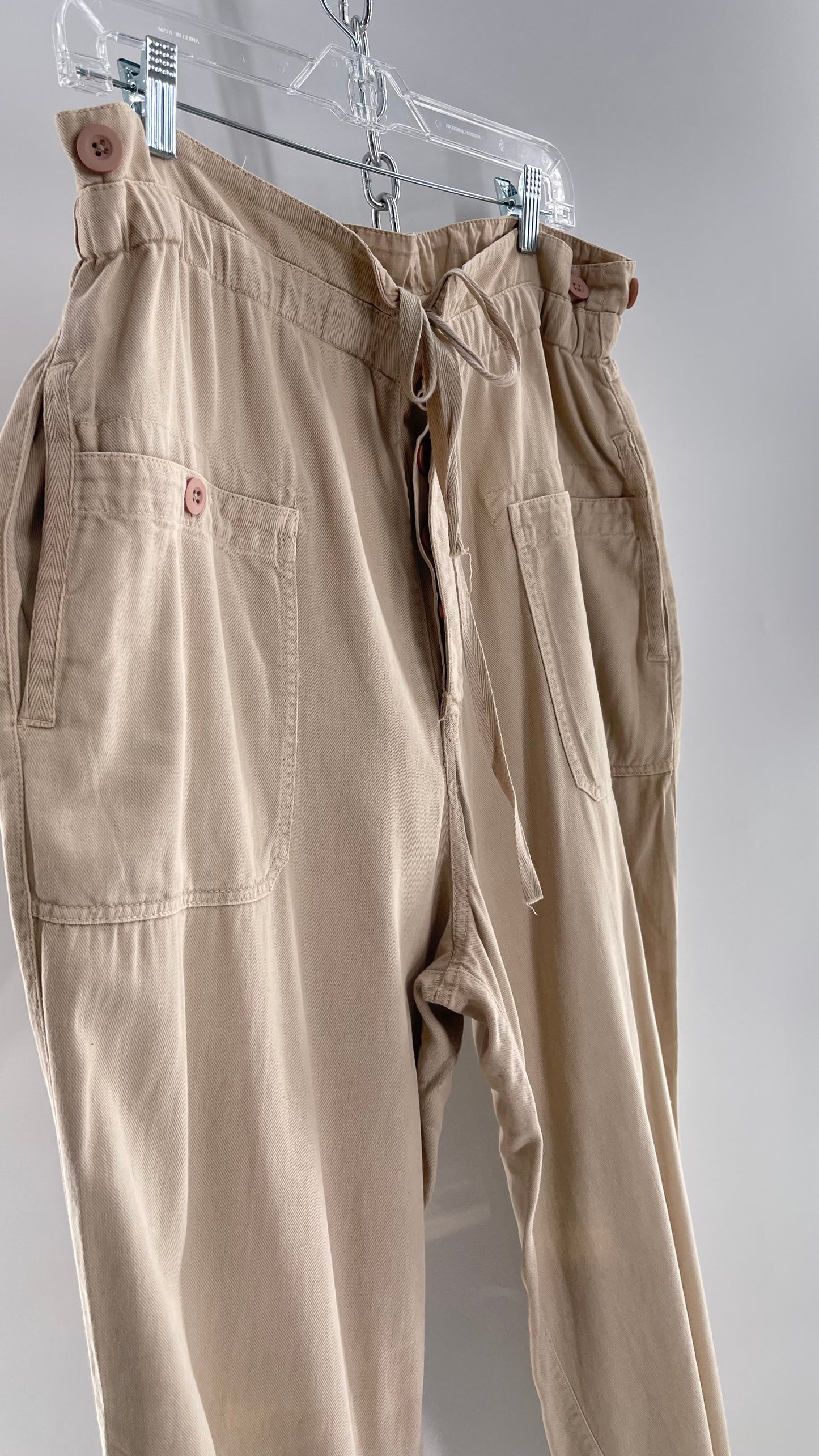 Free People Cream Flare Button Up Wide Legs with Drawstring Waistline 55% Cotton 10% Linen 35% Viscose (L)