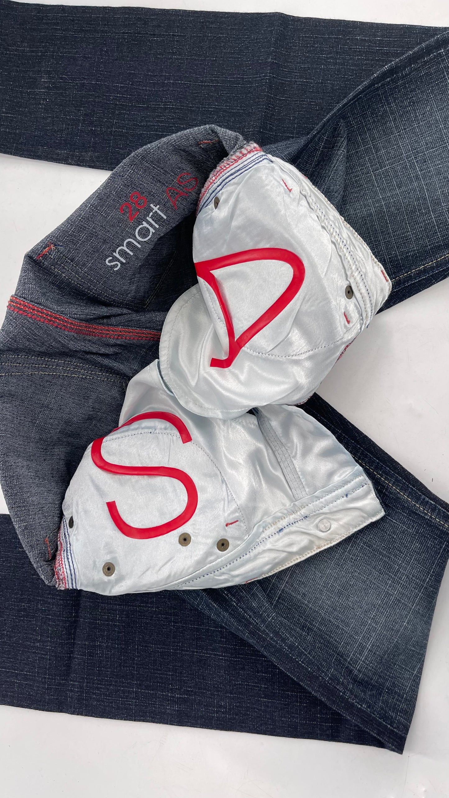 Vintage Smart AS JEANS Dark Wash with Grain and Embroidered/Embellished Kiss Rock Logo (28)