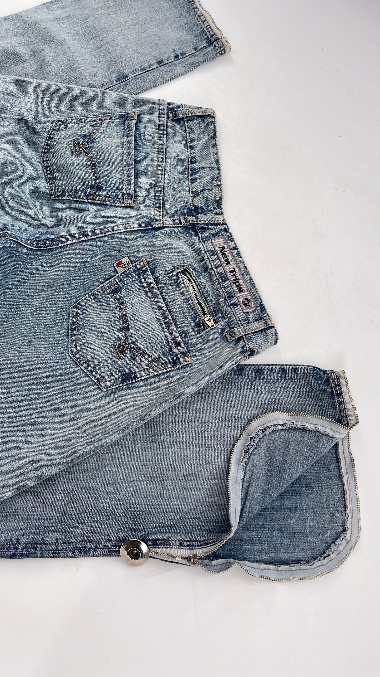 Vintage New Trips Light Wash Kick Flare Jeans with Zipper Hem Detail, V Waistline and Oversized Metal Buttons (40)