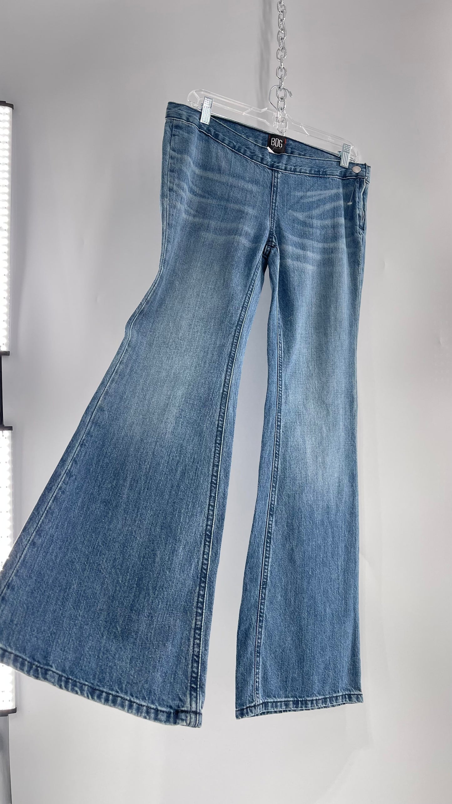 BDG Jeans Medium Wash Low Waisted Kickflares (27)
