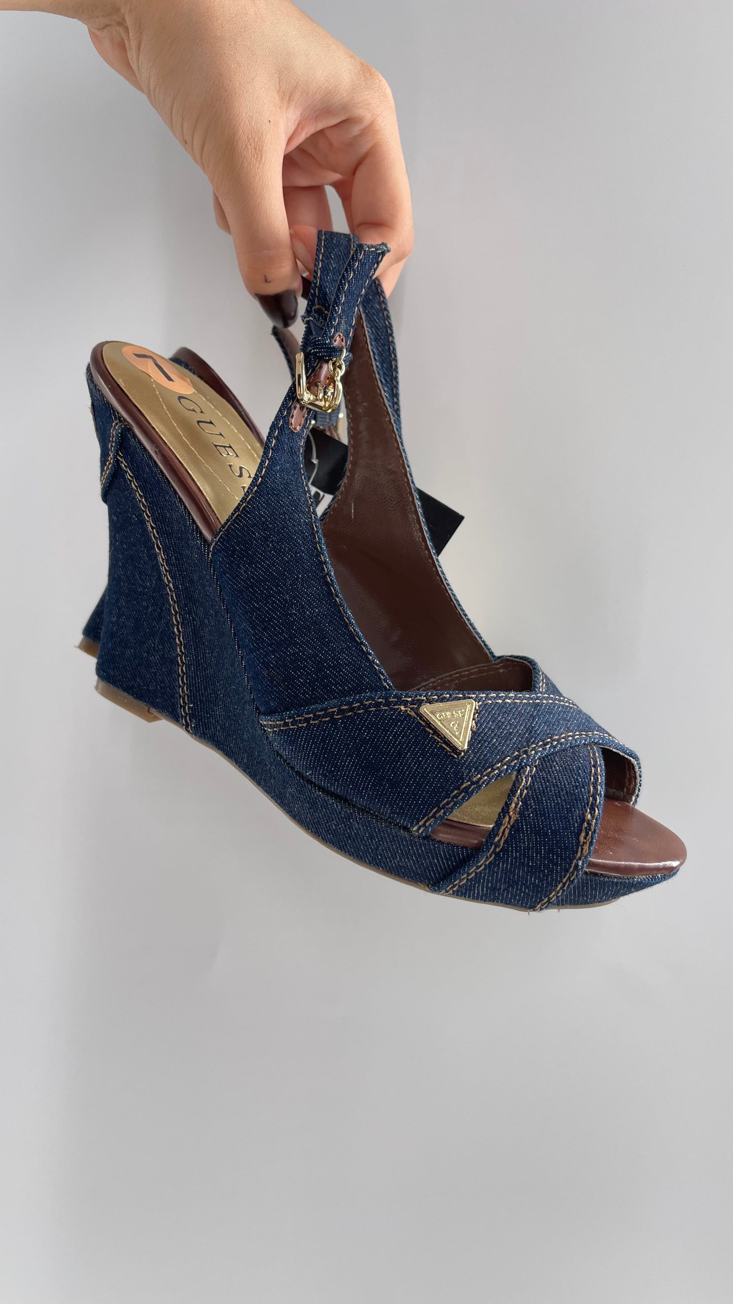 Vintage GUESS Dark Denim Jeans Wedges with Slingback Strap and Iconic Logo (7)