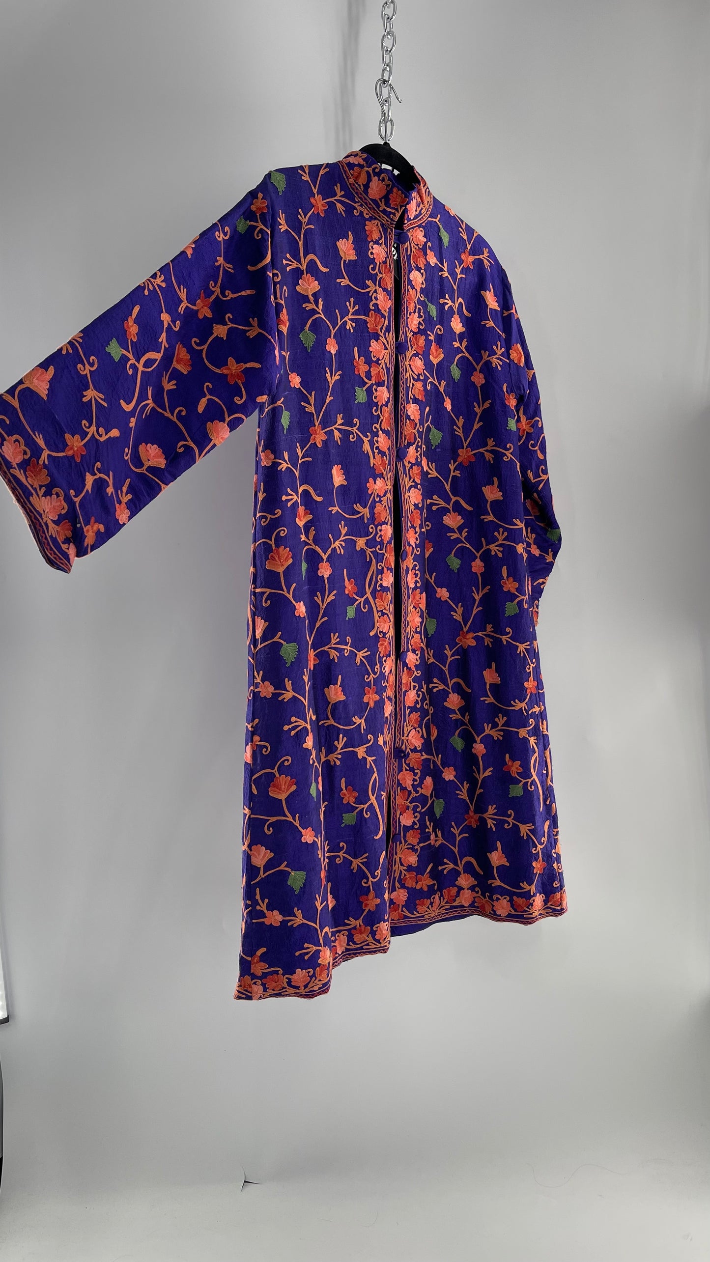 Vintage 1970s Indian Silk Long Purple Kashmiri Coat with Contrasting Embroidered Coral/Salmon Florals (S/M)