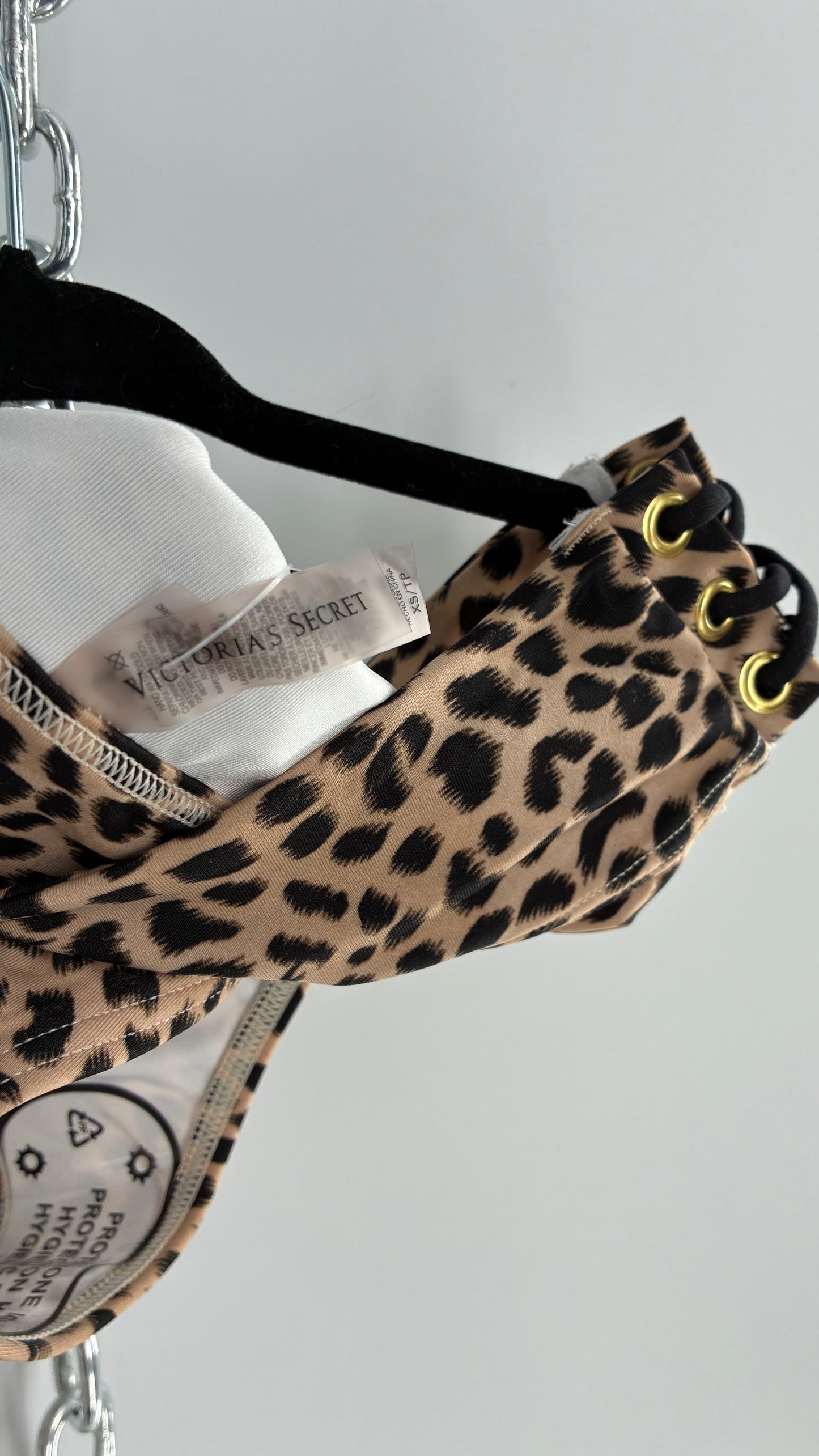 Victoria’s Secret Leopard Printed Tie Side Grommet Bikini Bottoms (XS)