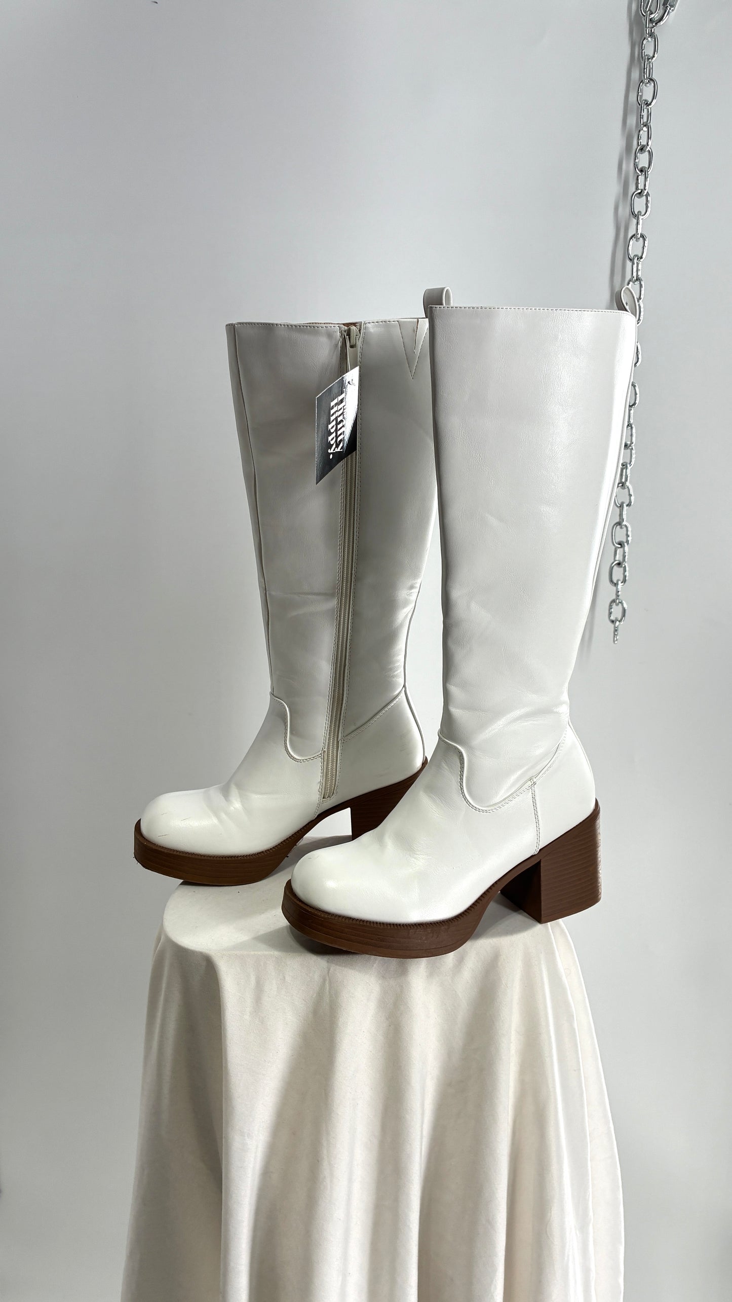 Vintage TOP MODA White Knee High GoGo Boots with Chunky Heel (7.5)