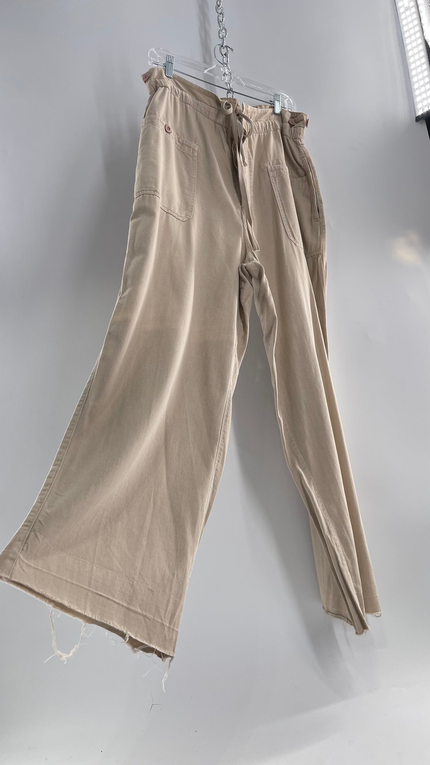 Free People Cream Flare Button Up Wide Legs with Drawstring Waistline 55% Cotton 10% Linen 35% Viscose (L)