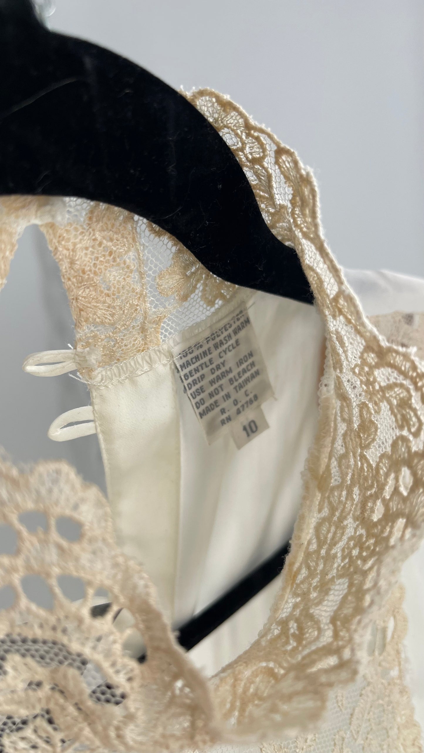 Vintage Off White Pleated Front Lace Neckline Blouse (10)