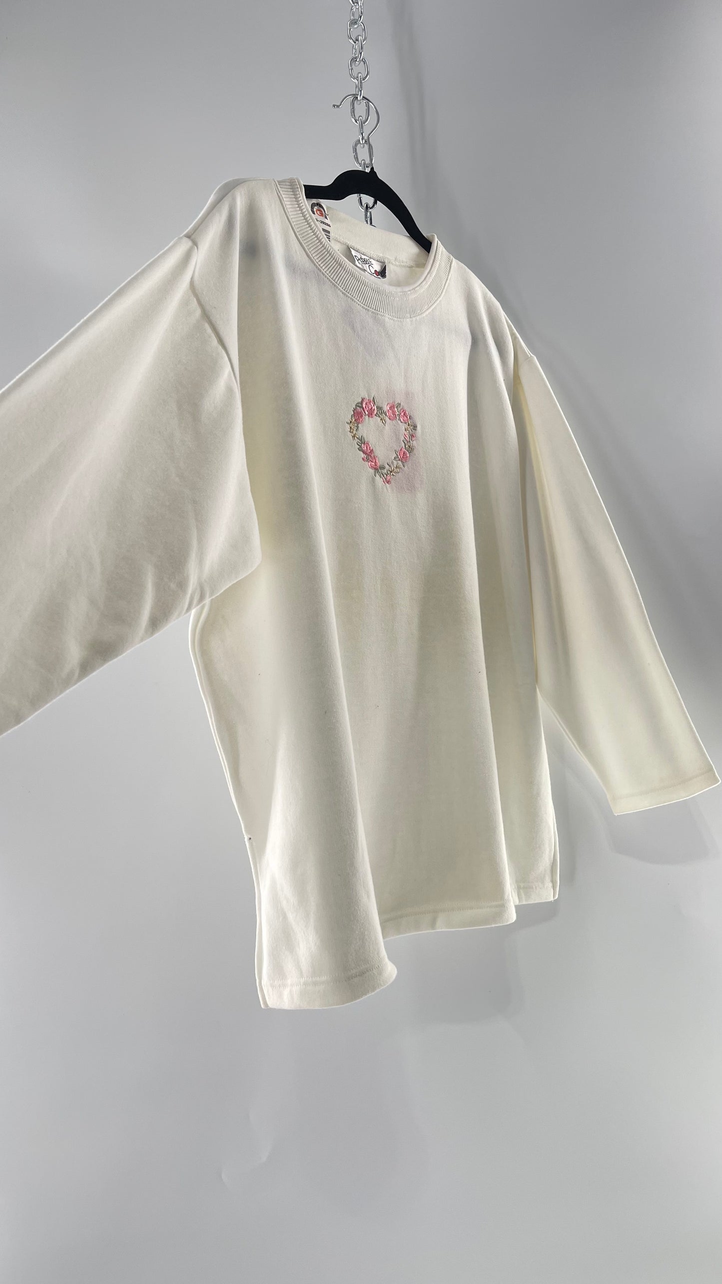 Deadstock 1990s Vintage Pebble Court Pink Rose Embroidered Heart Ivory Crewneck (Large)