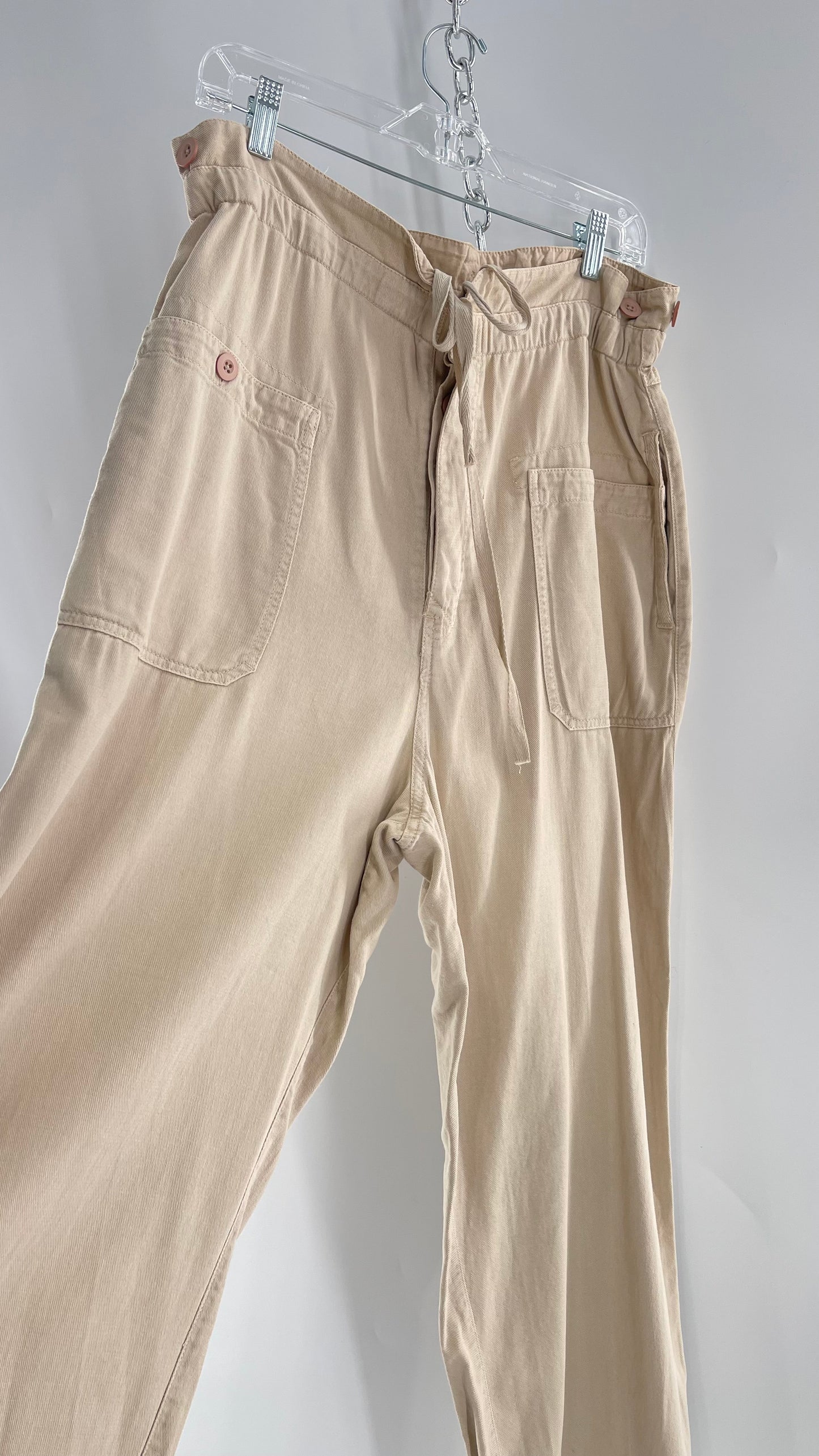 Free People Cream Flare Button Up Wide Legs with Drawstring Waistline 55% Cotton 10% Linen 35% Viscose (L)