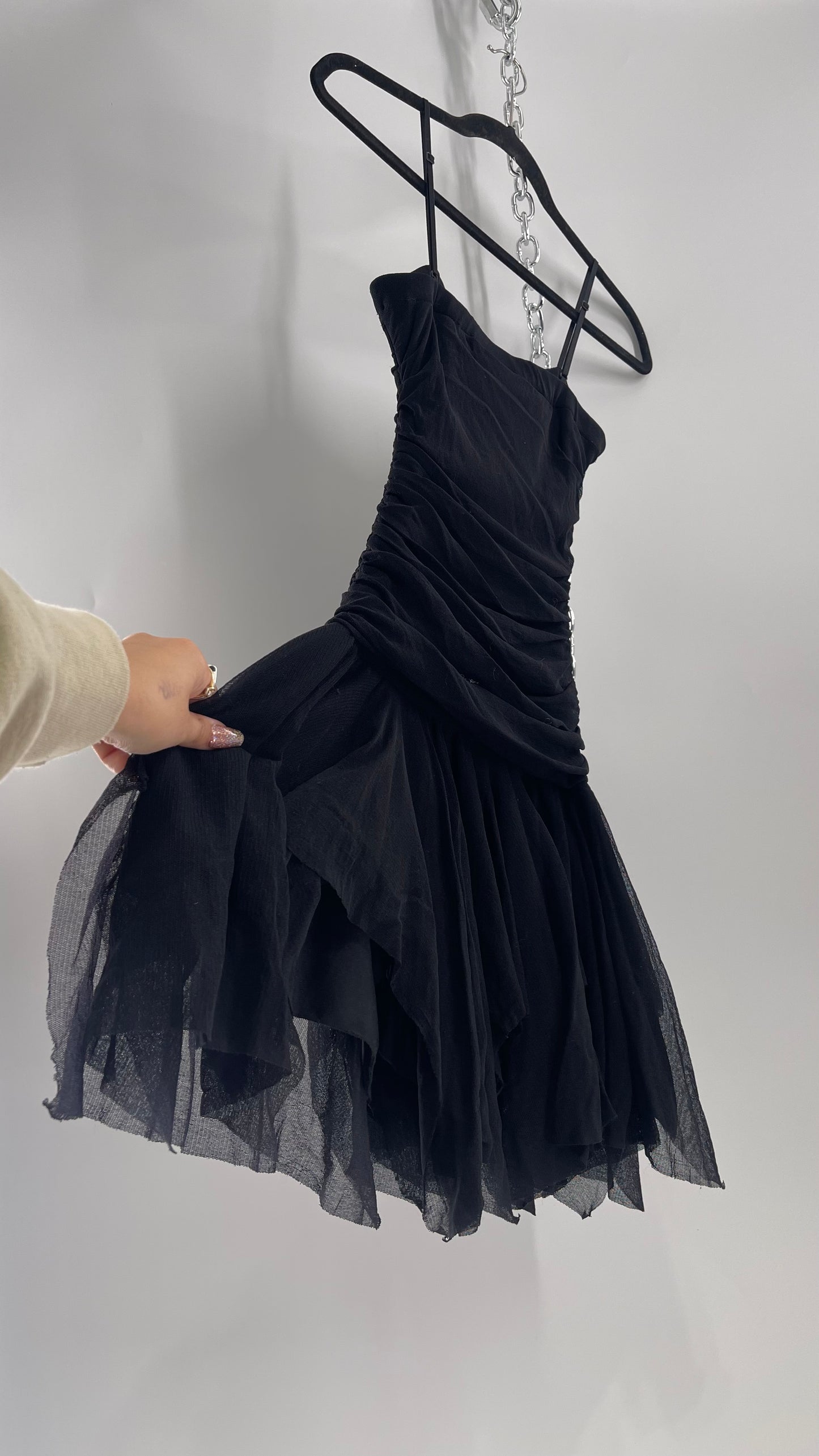 Um Deix Trois - Saks Fifth Avenue - Vintage - Black Sleeveless Dress Ruched Bodice With Beaded Neckline ( Size 14 )