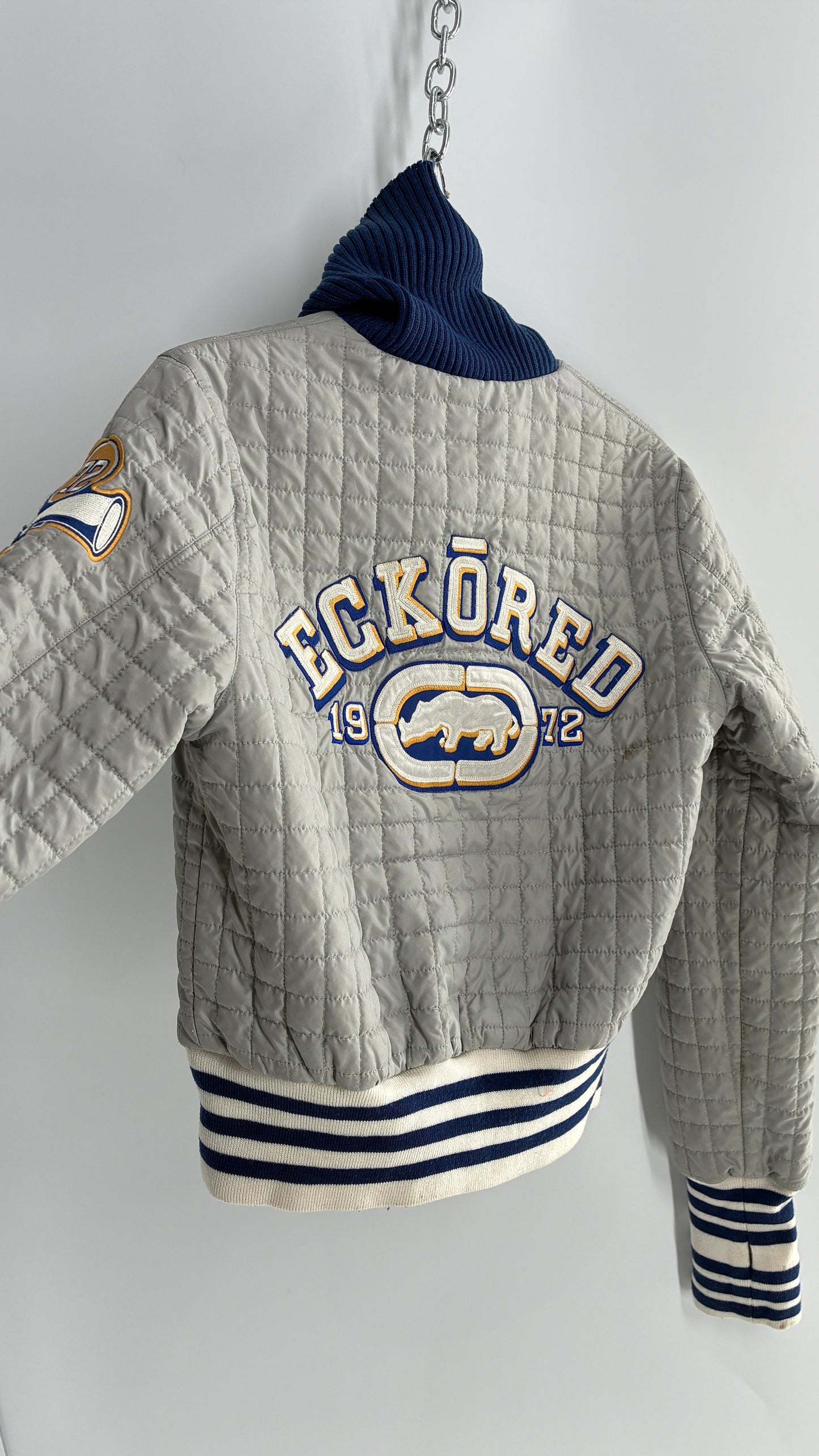 RARE Vintage EckoRed Grey Quilted Cropped Jacket with Button Down Collar and Patches (Large)