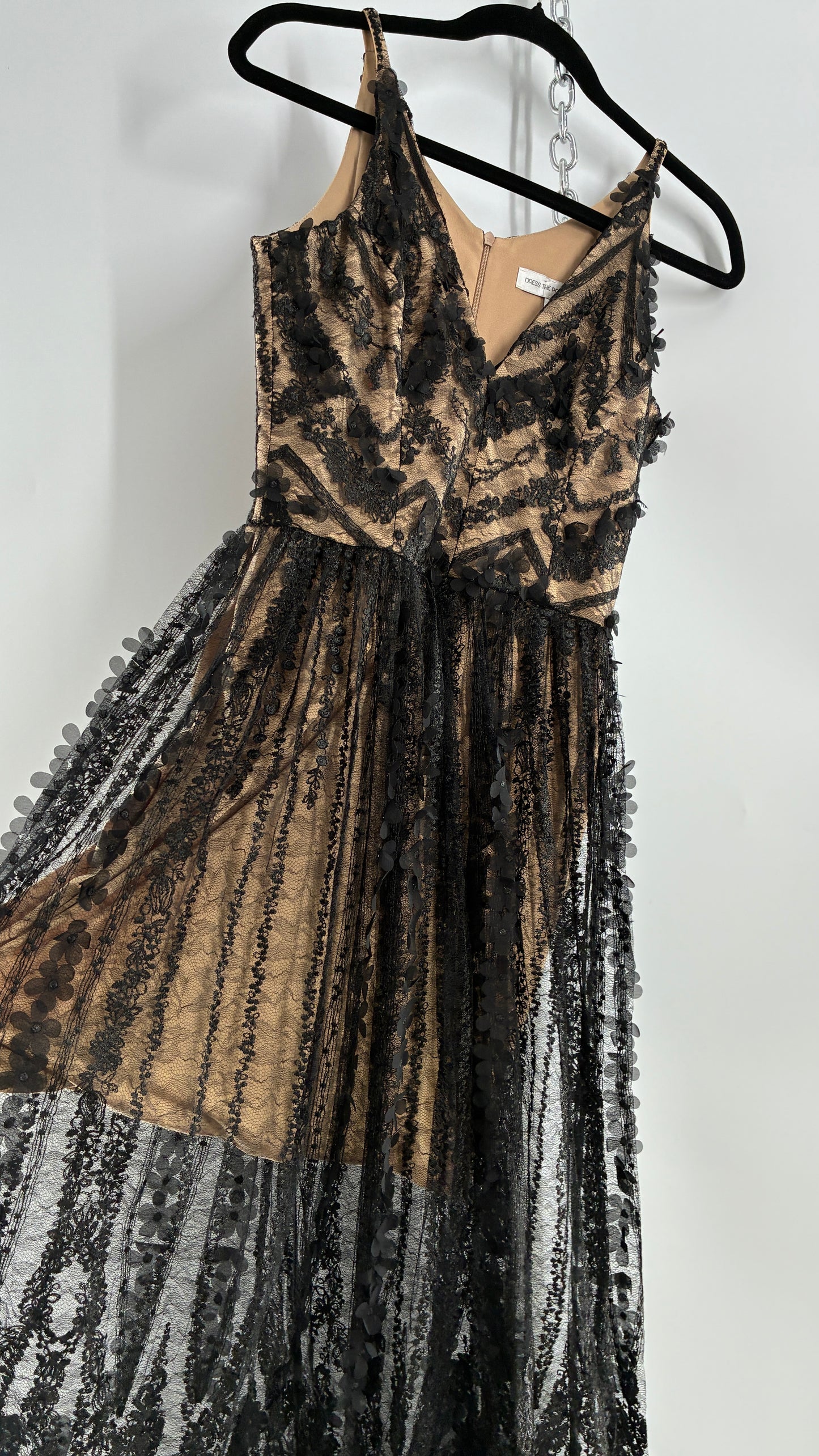 DRESS THE POPULATION Nude Underlay Black 3D Floral Lace Appliqué Overlay Dress (Small)