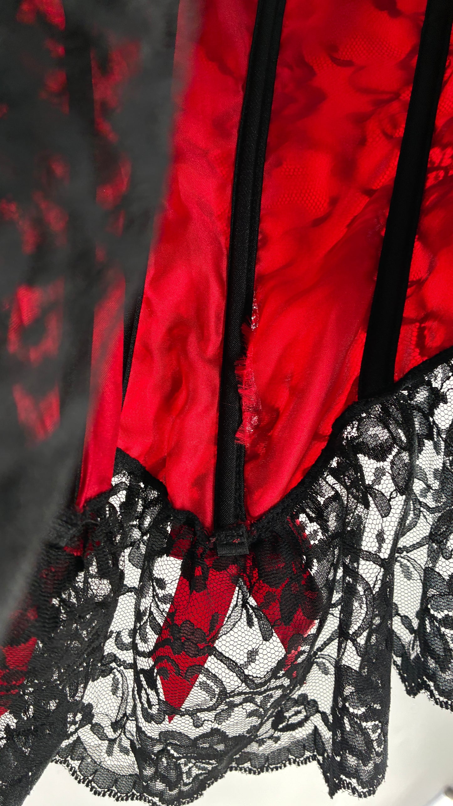 Vintage Frederick’s of Hollywood Red Black lace Overlay Corset with Bows and Ribbon Detailing (32)