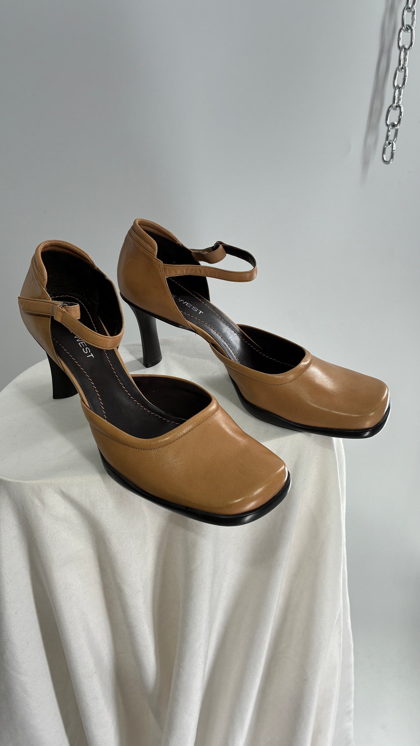 Vintage Nine West Camel Leather Square Toe Mary Jane Style Heels (8.5)