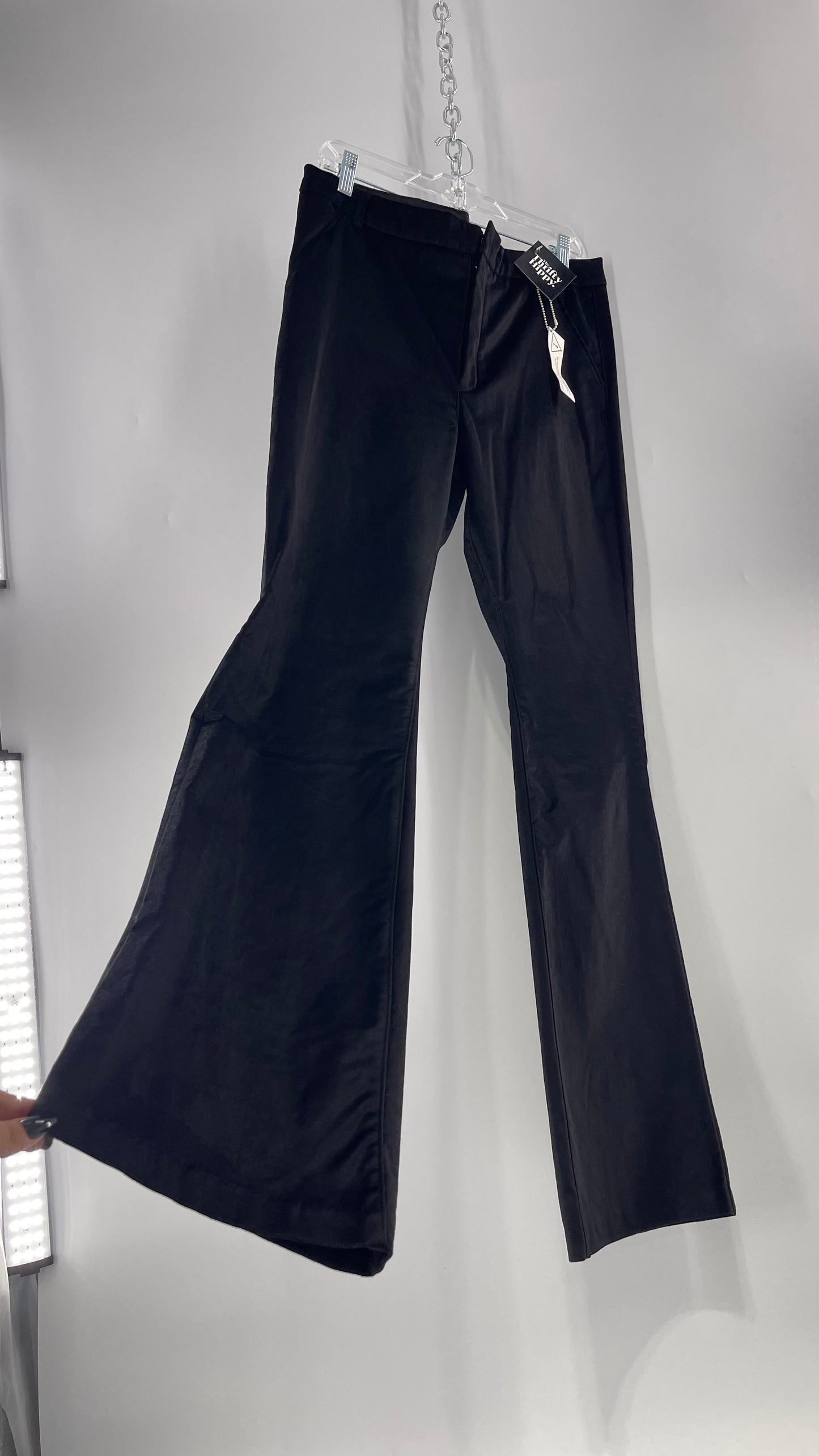 BLANK NYC Black Velvet Kick Flares (31) tá
