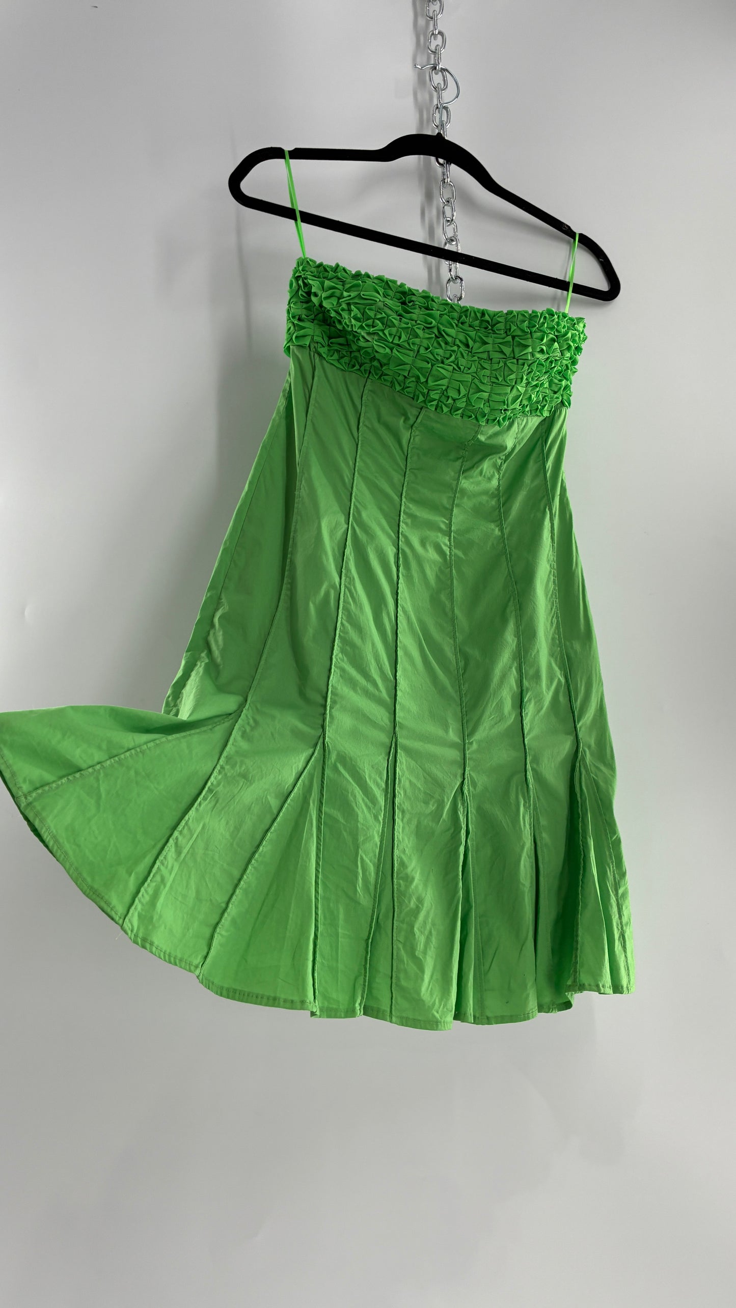 Vintage VENUS Green Pleated Mini Dress with Ruffled Bust Detail and Flared Out Hem (4)