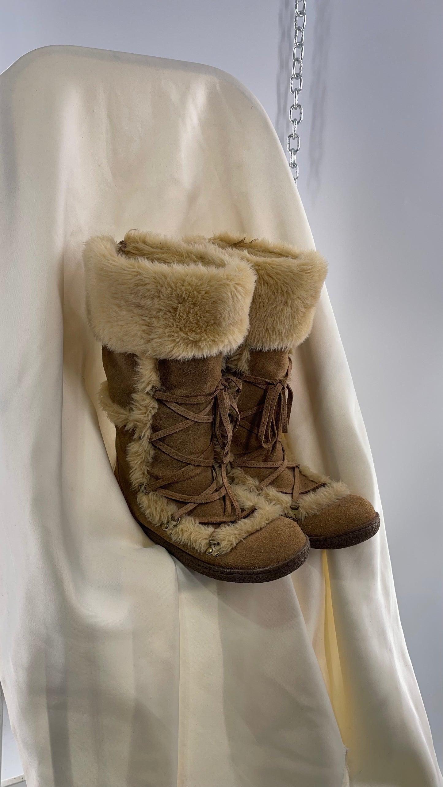 Vintage GAP Tan Suede Leather Eskimo Tie Up Boot with Faux Fur Trim Piping (5)