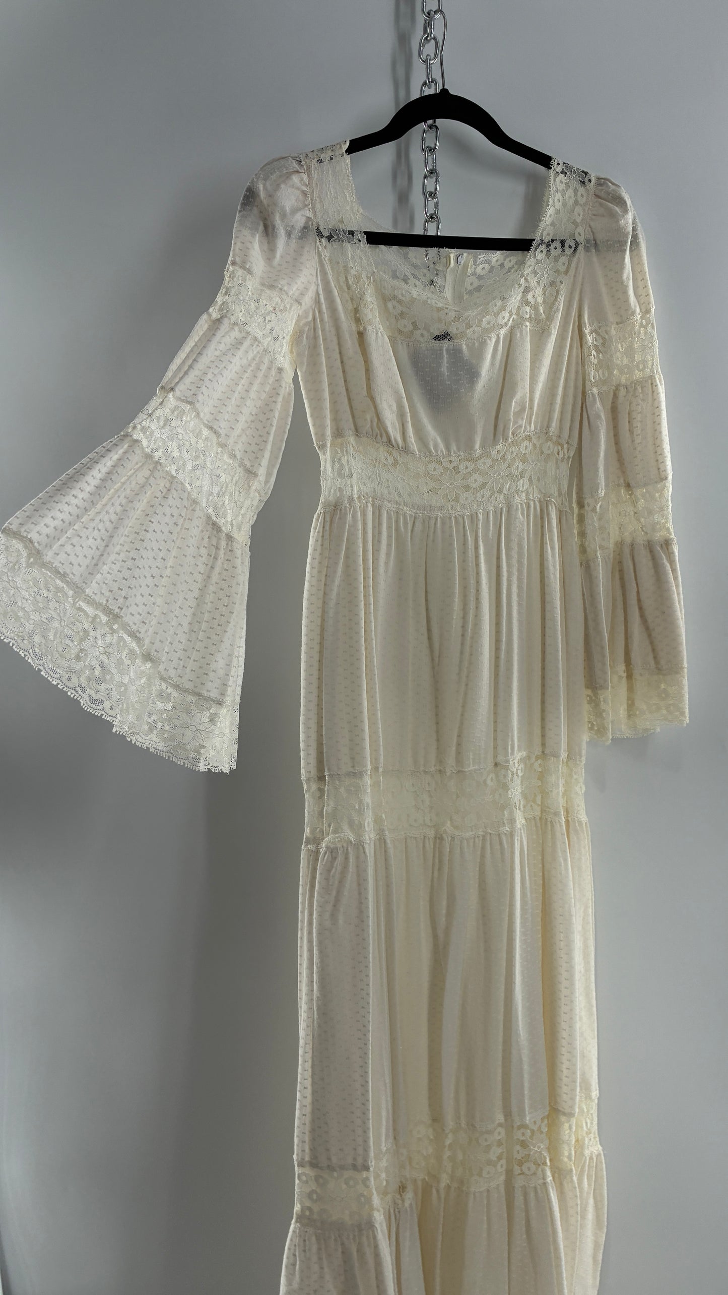 Vintage 1970s Off White Handmade Bell Sleeve Possible Wedding Gown (XS/Small)