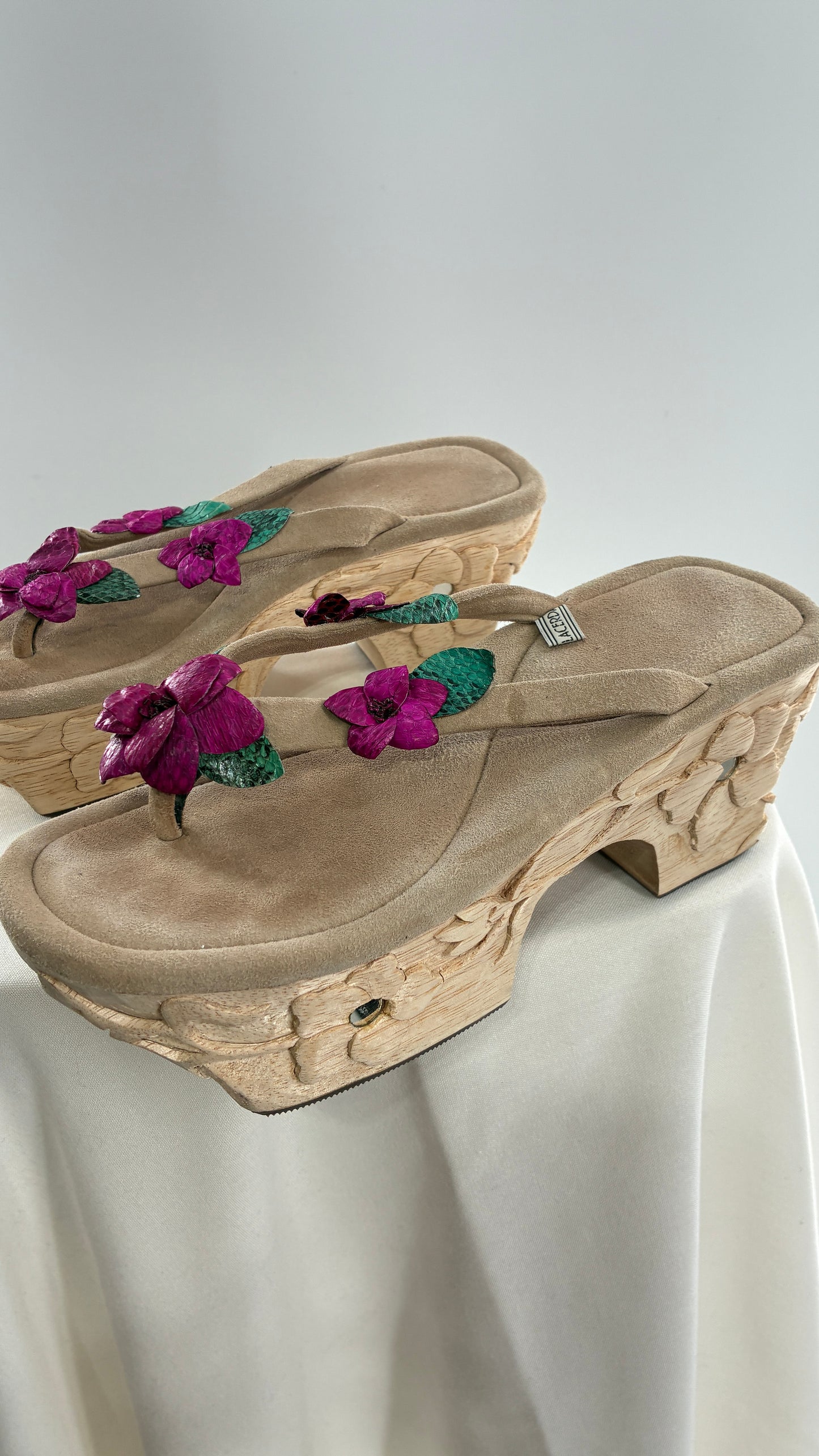 RARE Vintage VALERIA LACERDA Wooden Platform Sandal with Engraved Florals, Fuchsia Flowers and Mirror Details (7)