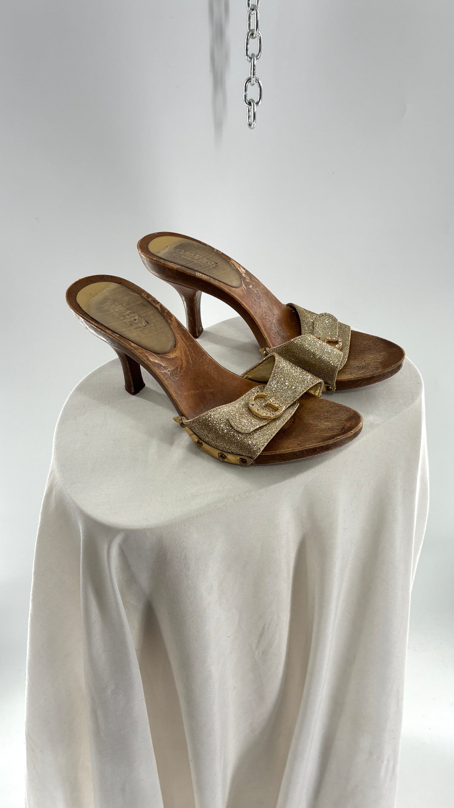 Vintage GUESS Kitten Heels with Gold Glitter Strap and Metal “G” Emblem (7)