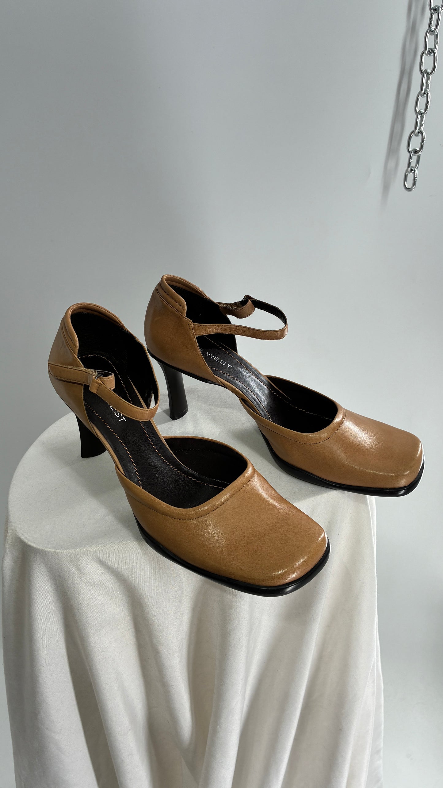 Vintage Nine West Camel Leather Square Toe Mary Jane Style Heels (8.5)