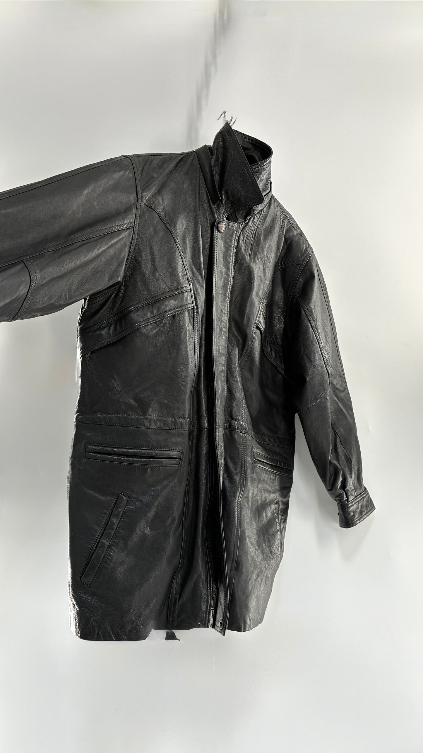Vintage Black Leather Jacket with Waist Cinch and Double Pockets (S/M)