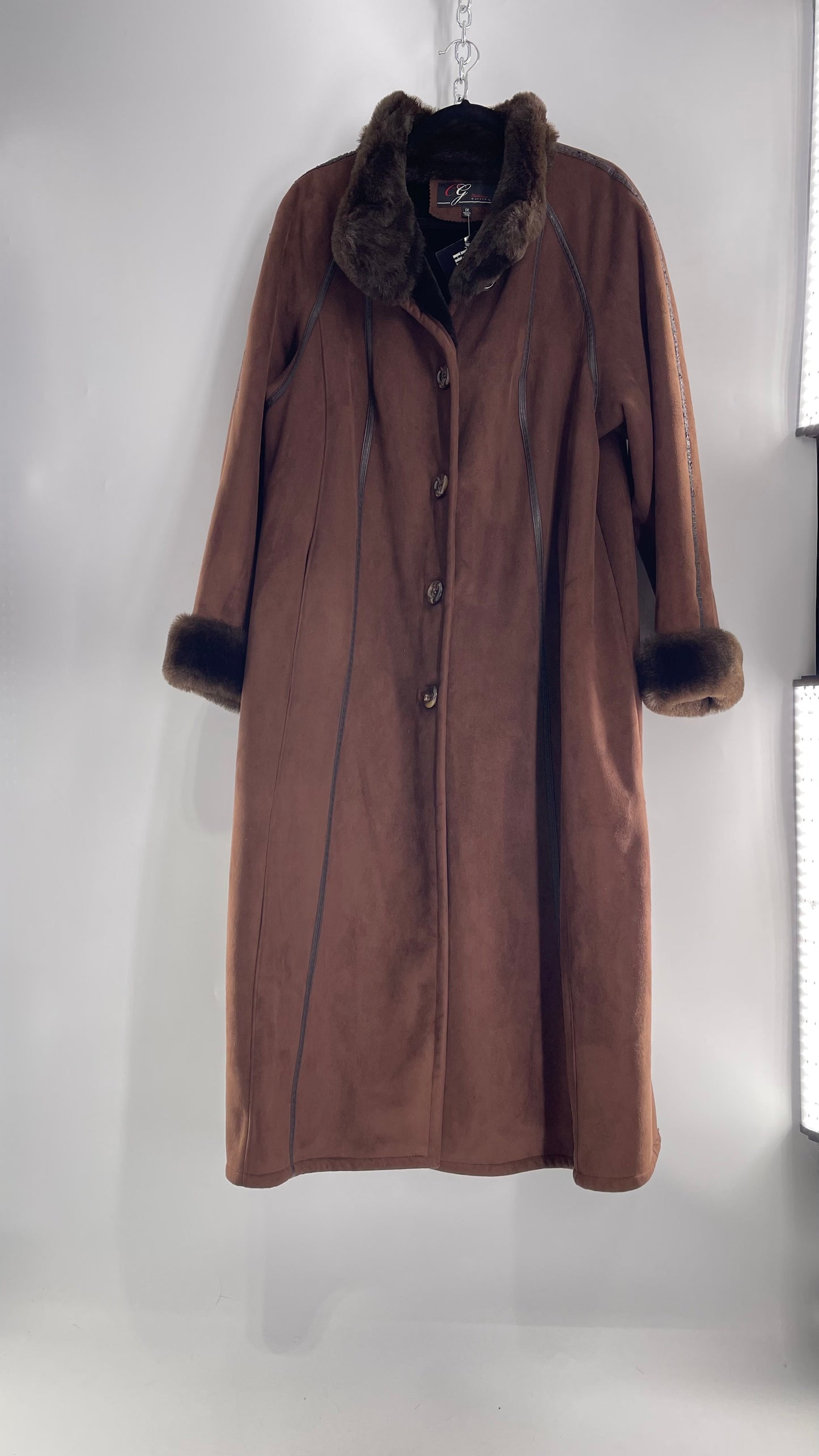 Vintage CG Collection Brown Coat with Faux Leather Piping and Faux Fur Cuffs and Collar (C)(XL)