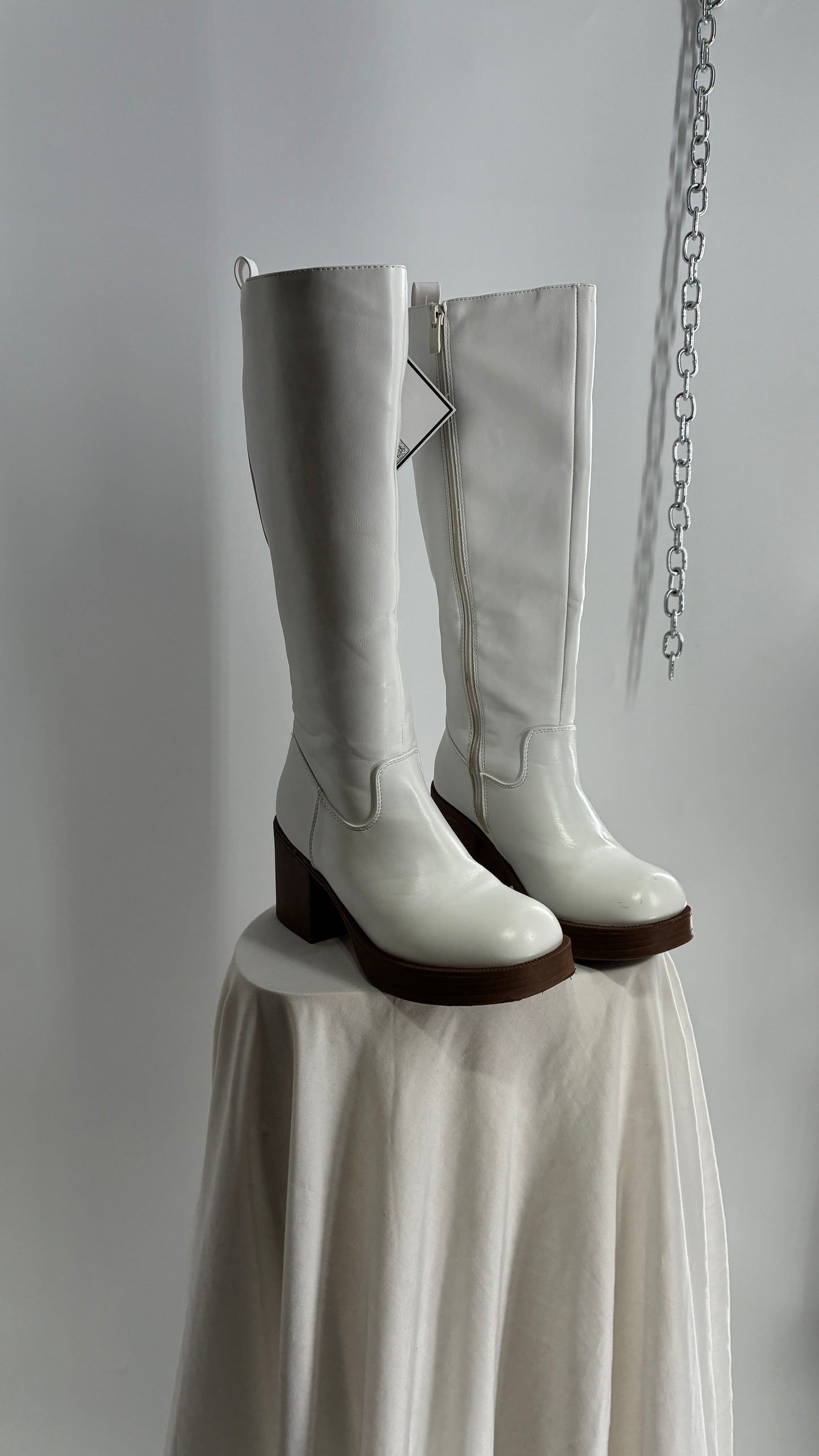 Vintage TOP MODA White Knee High GoGo Boots with Chunky Heel (7.5)