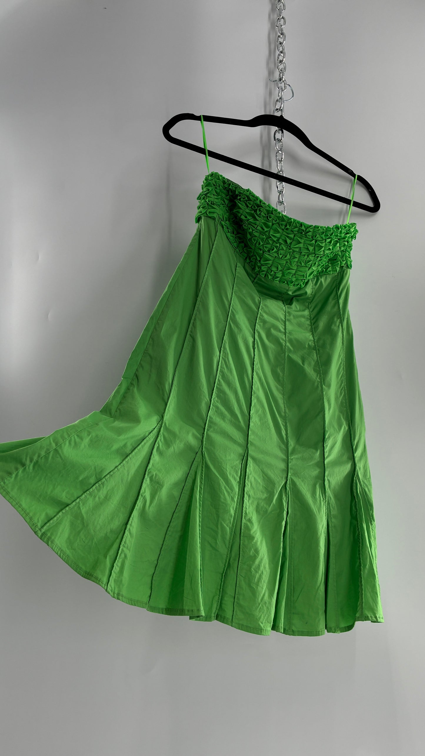 Vintage VENUS Green Pleated Mini Dress with Ruffled Bust Detail and Flared Out Hem (4)