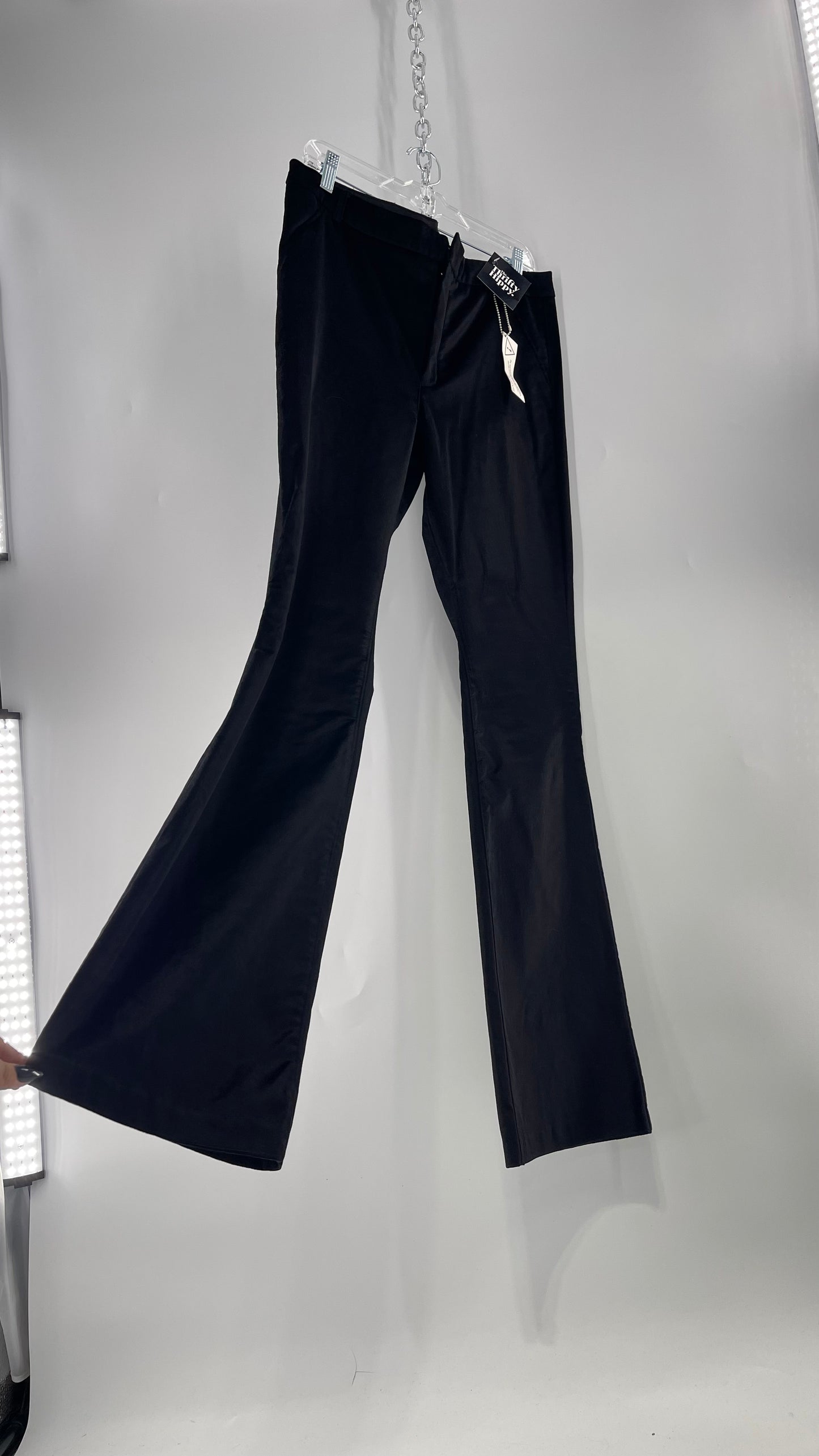 BLANK NYC Black Velvet Kick Flares (31) tá
