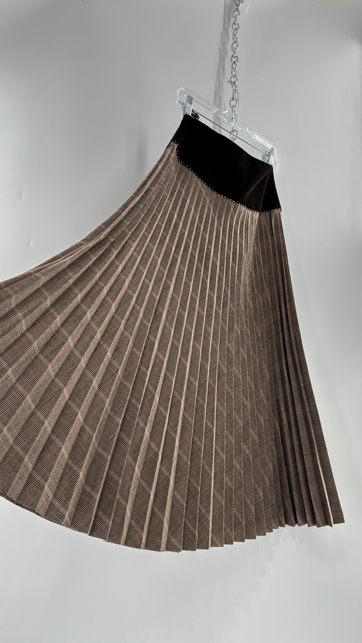 Vintage CAROLE LITTLE Plaid and Pleated Skirt with Wide Velvet Brown Waist Band (6)