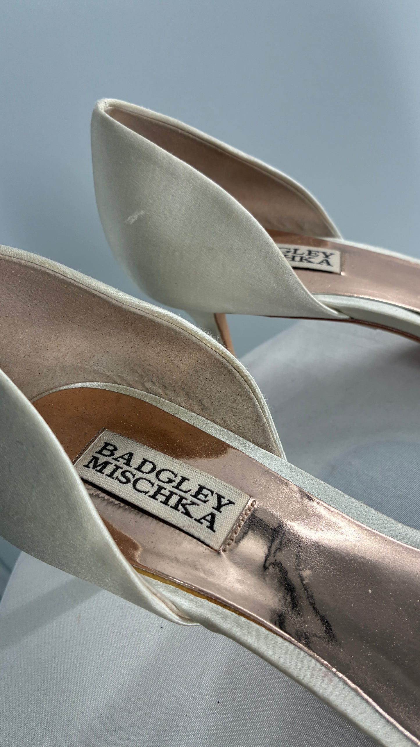 Badgley Mischka Ivory Satin Peep Toe Kitten Heel with Crystal Broche (8)