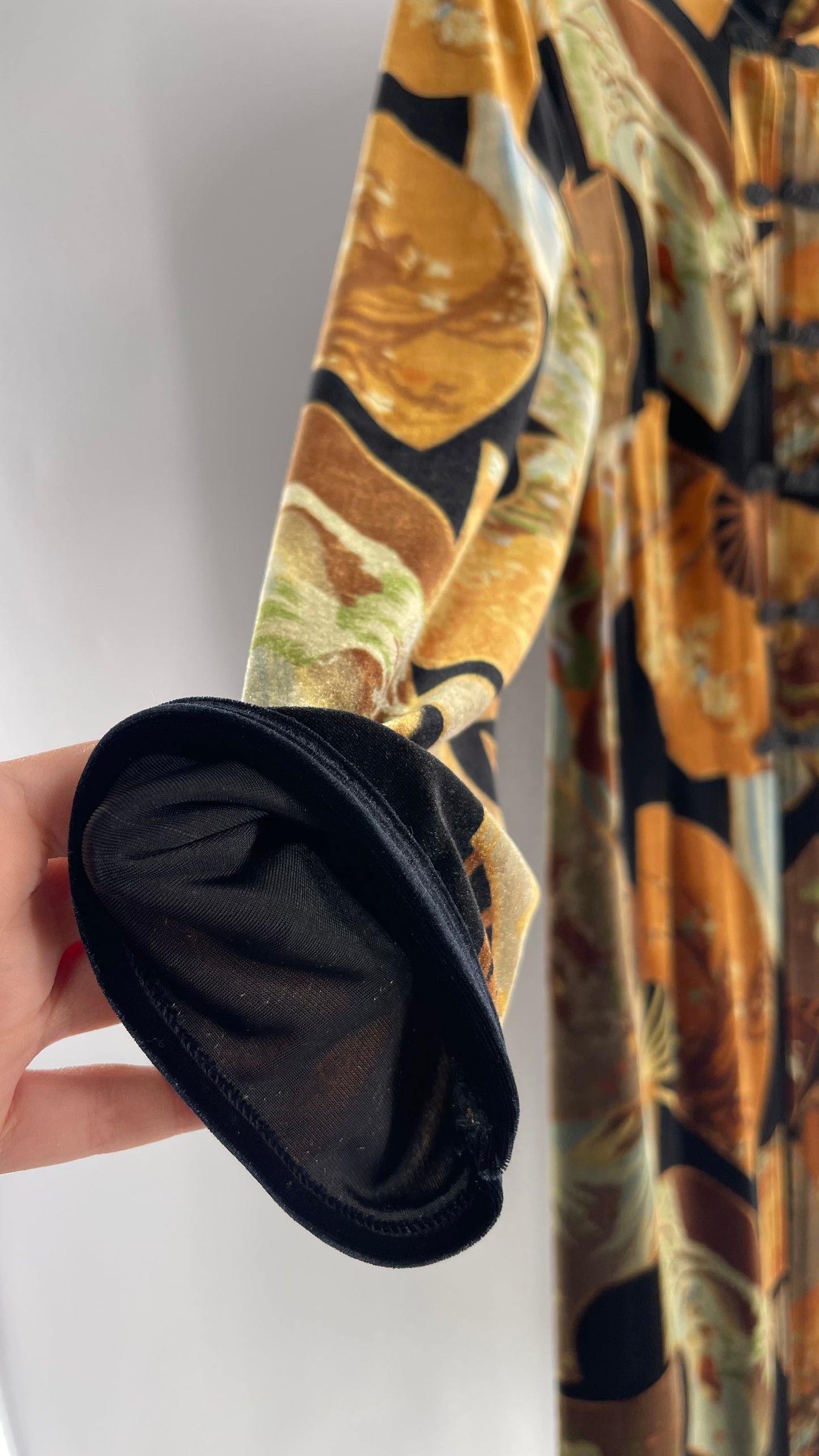 Vintage CLIO 1990s Black Velvet/Velour Fan Patterned Duster Coat (Medium)