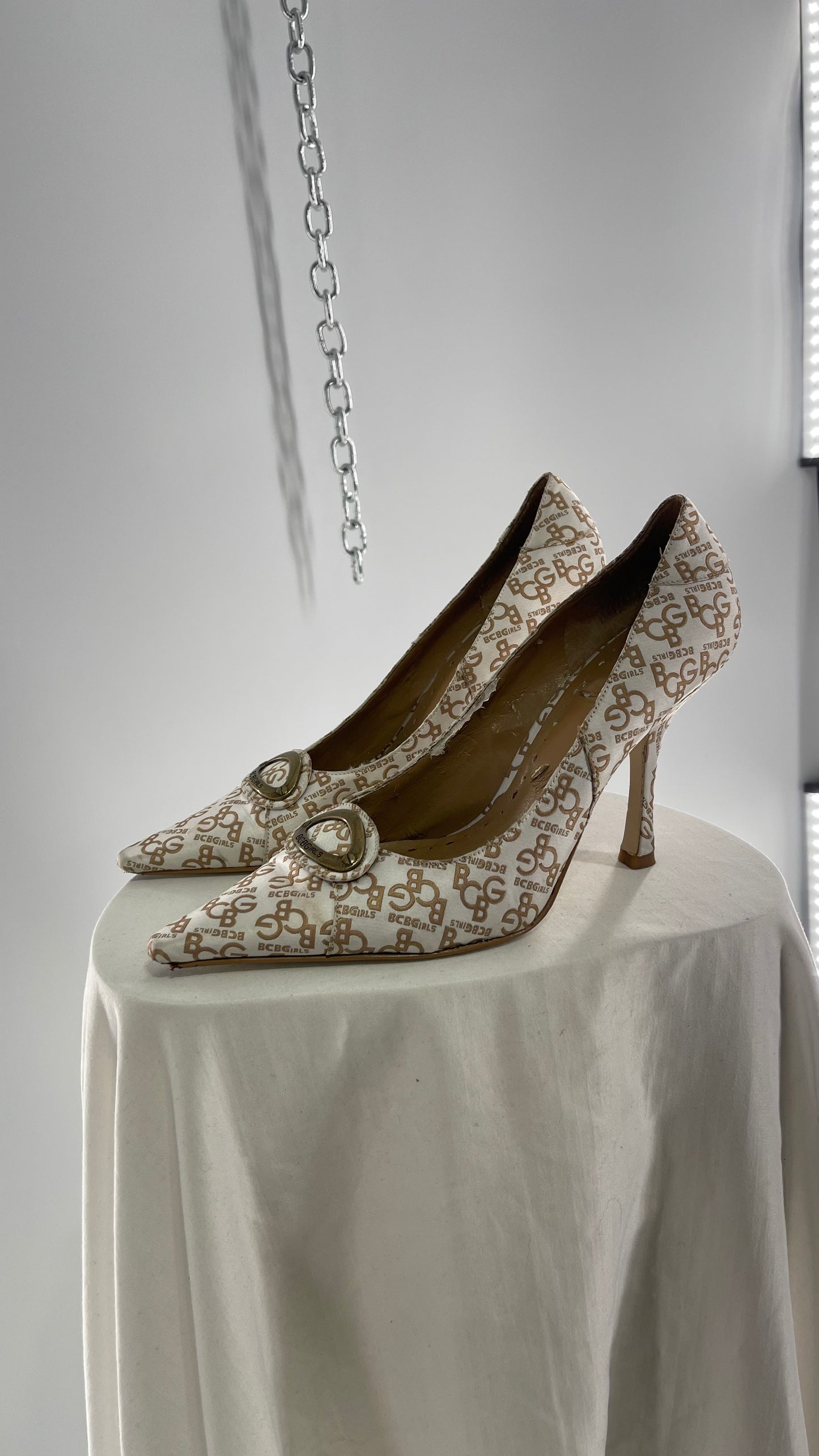BCBGirls 1990s HOT White Gold All Over Logo Print Heel with Metal Buckle Details (10)