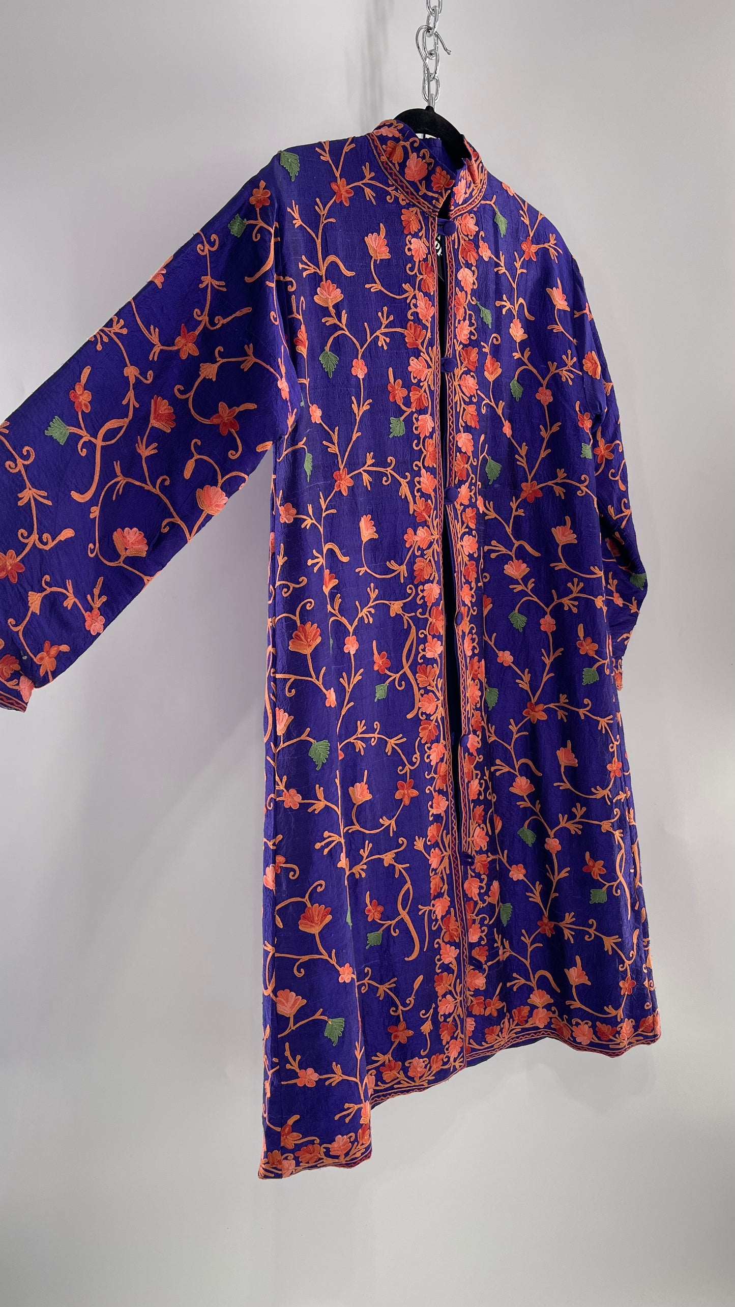 Vintage 1970s Indian Silk Long Purple Kashmiri Coat with Contrasting Embroidered Coral/Salmon Florals (S/M)