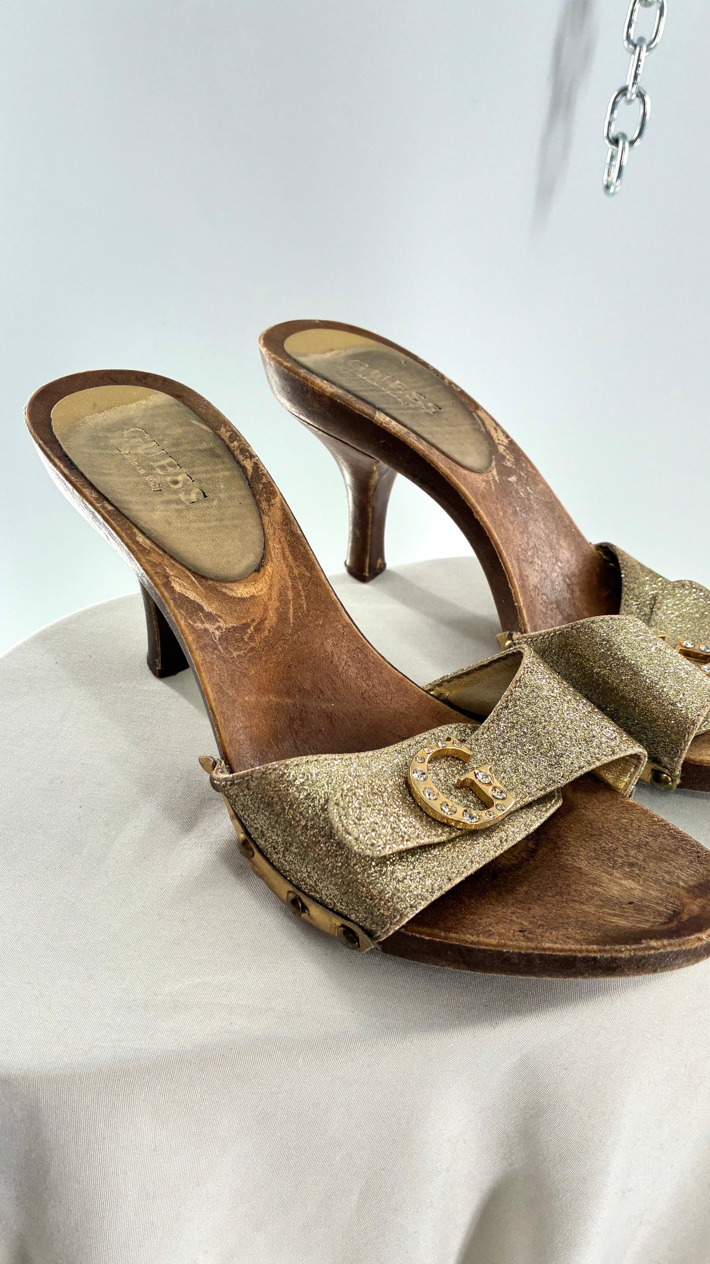 Vintage GUESS Kitten Heels with Gold Glitter Strap and Metal “G” Emblem (7)