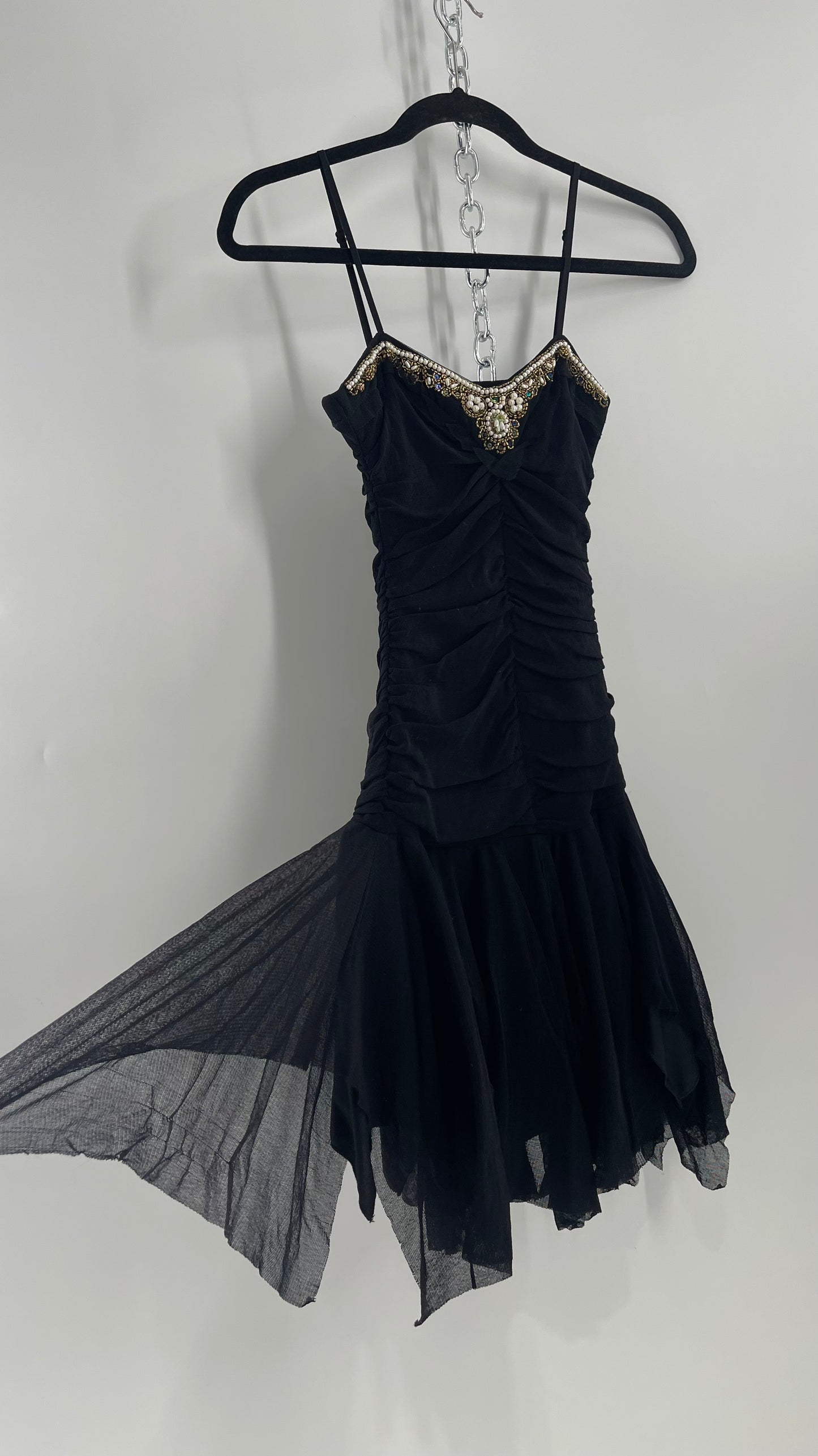Um Deix Trois - Saks Fifth Avenue - Vintage - Black Sleeveless Dress Ruched Bodice With Beaded Neckline ( Size 14 )